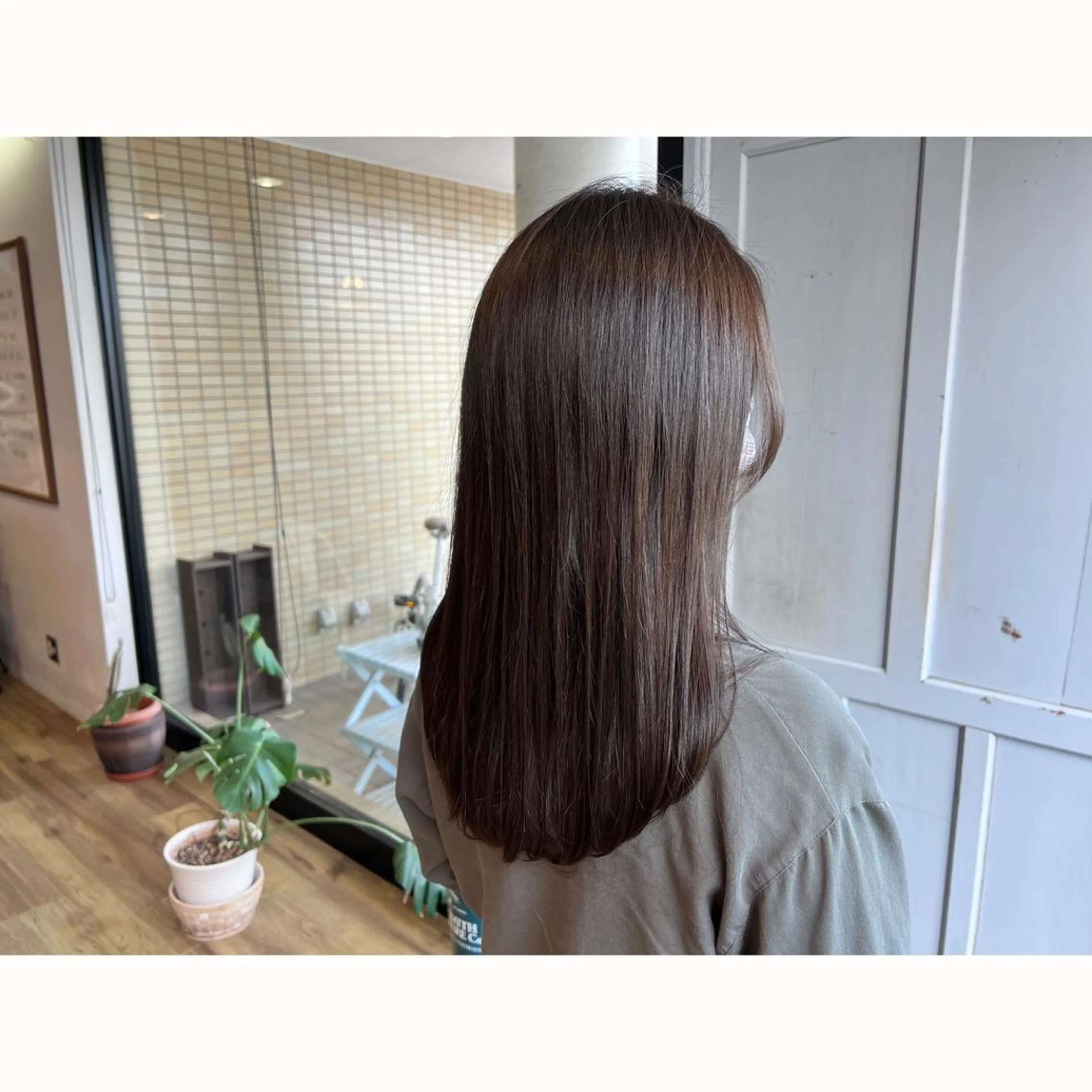 ロング カラー グレージュ ヘアカラー トリートメント ツキダテ ユイのヘアスタイル