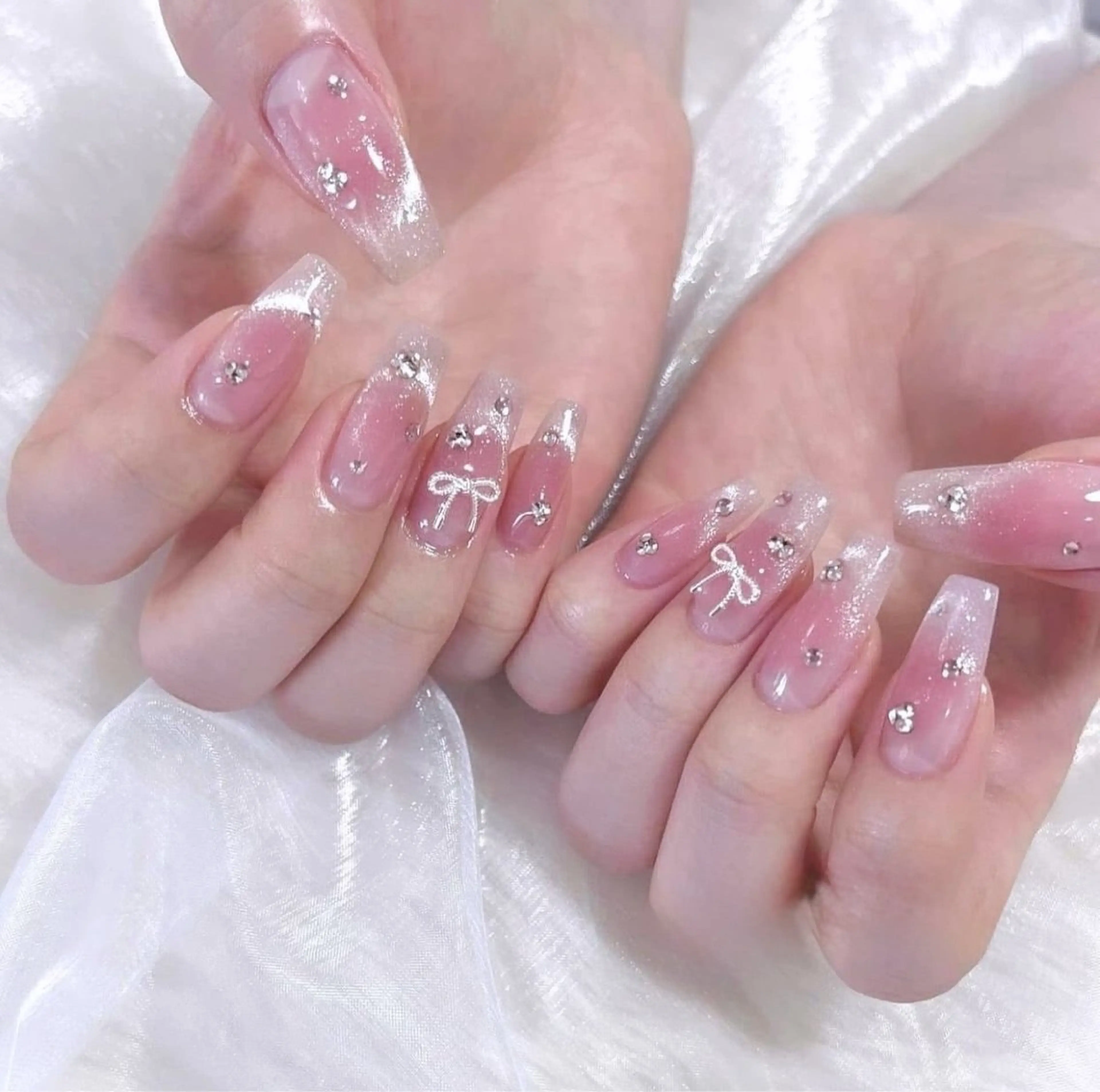 ネイル フットネイル ジェルネイル 韓国ネイル マグネットネイル 持ち込み ハンドネイル AKIKO ネイルサロンのネイルデザイン