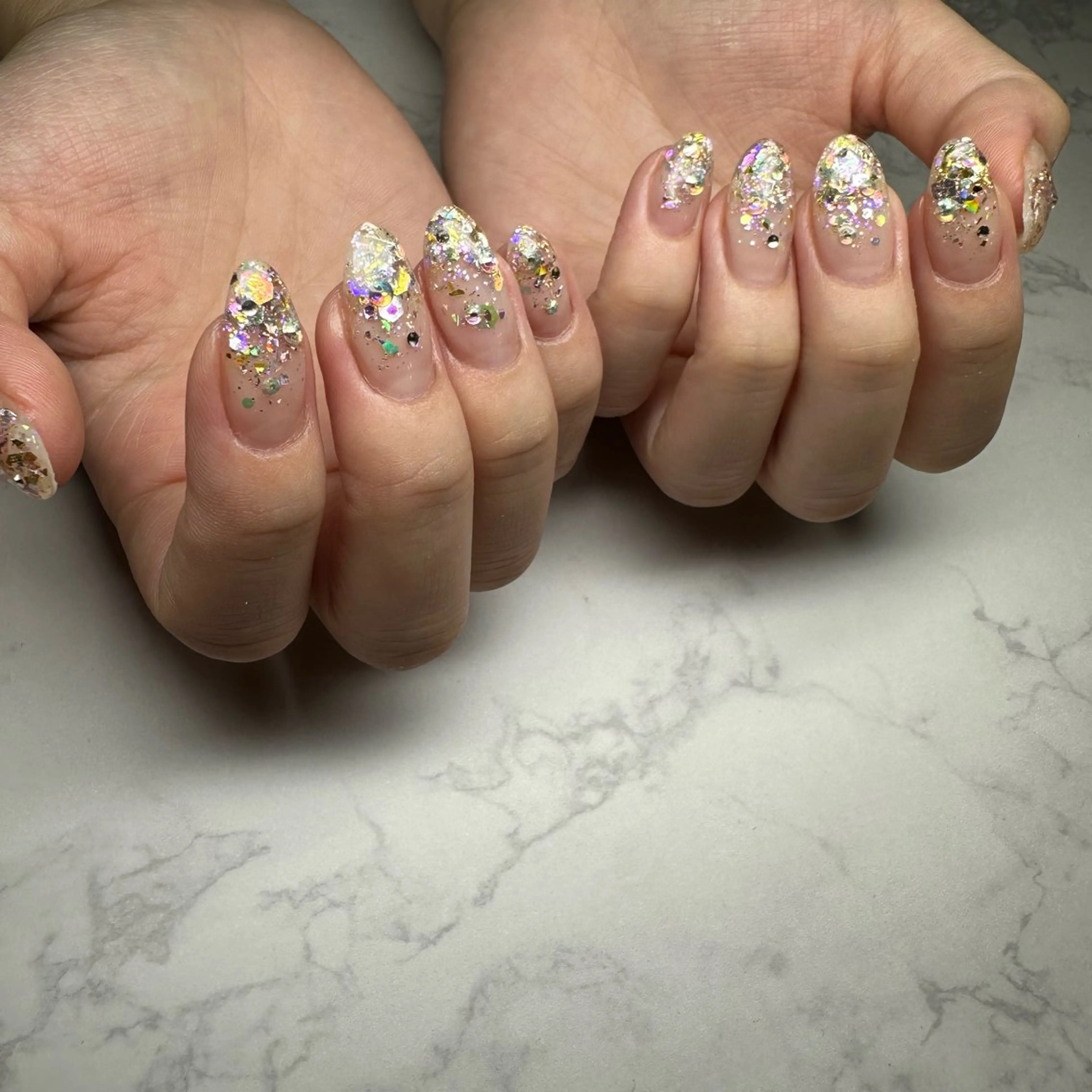 ネイル グラデーション ラメ(グリッター) ラメグラデーション ストーンネイル 🐕 369のネイルデザイン