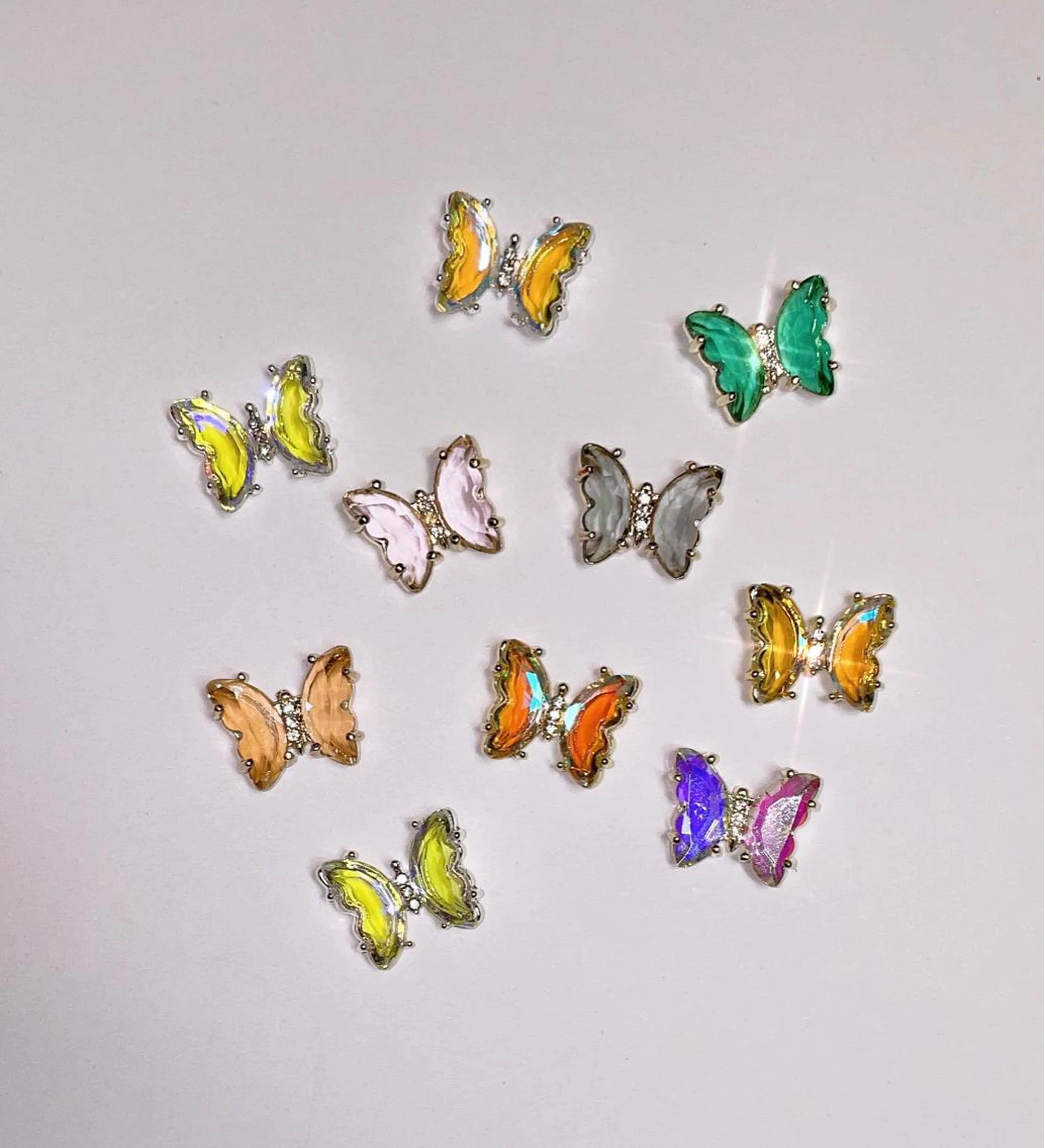 ネイル VIERU 🌈🎀💖のネイルデザイン