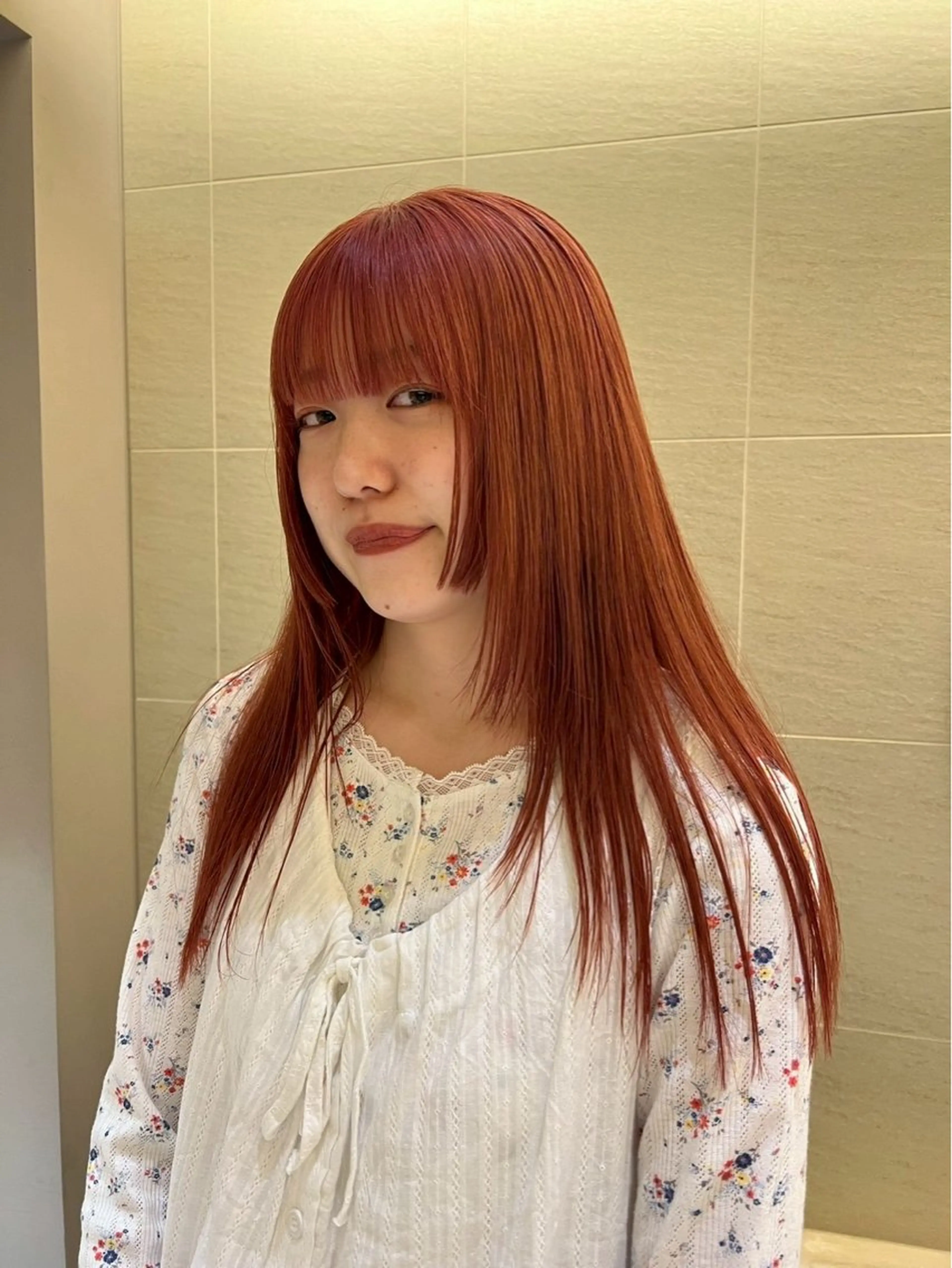 セミロング カラー ヘアカラー yiye shioriのヘアスタイル