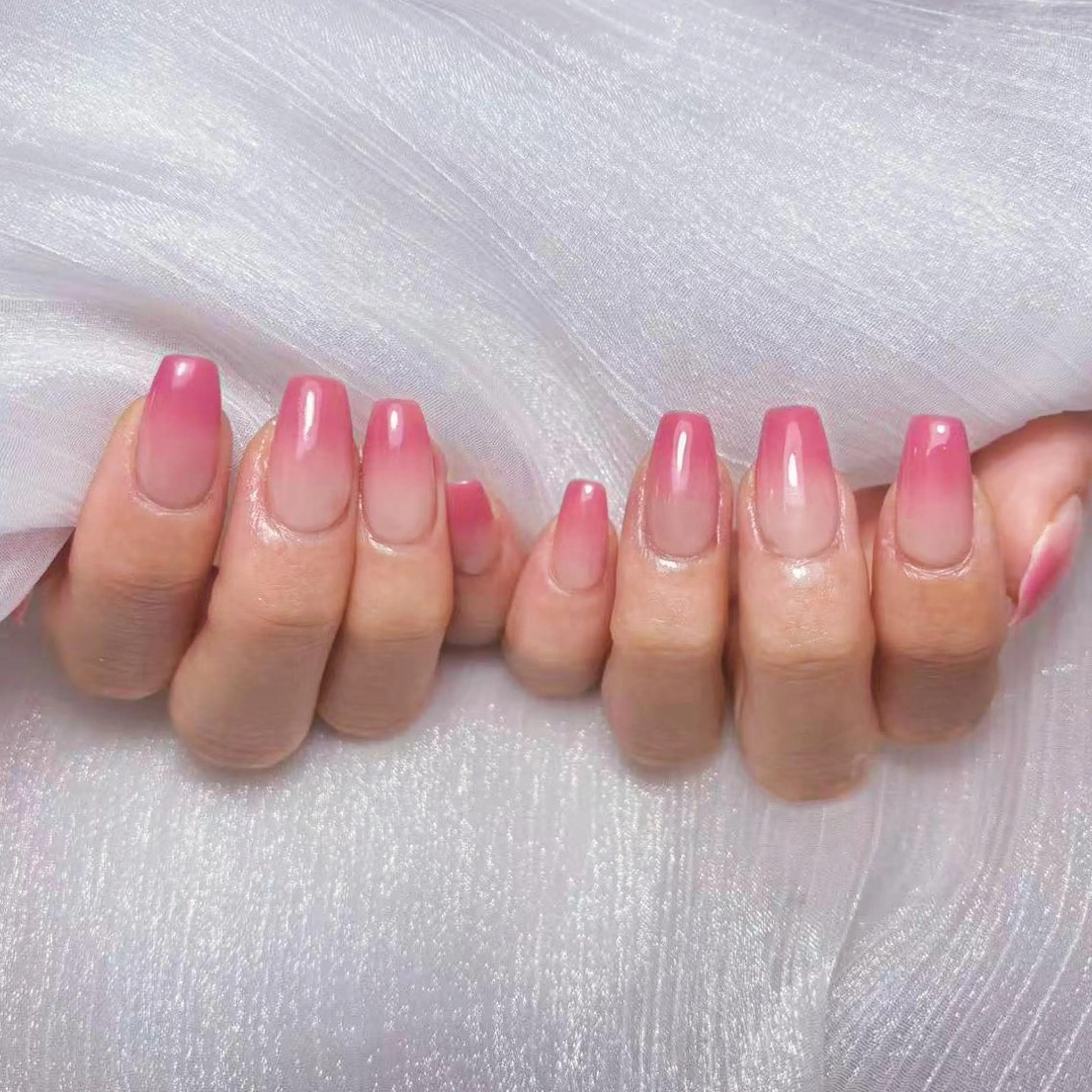 ネイル アートネイル オーロラネイル ガーリー キラキラネイル 韓国ネイル ハンドネイル Leah 💅のネイルデザイン