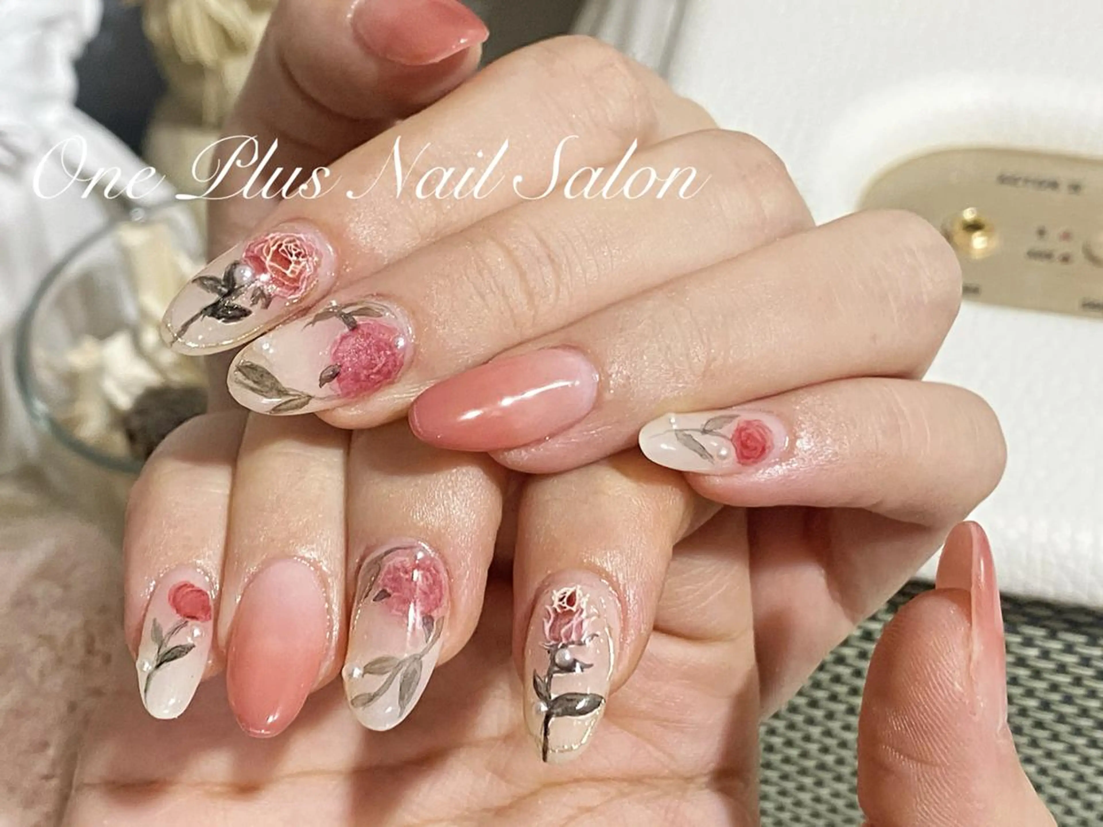 ネイル 持ち込み 赤色 ホワイト 冬ネイル クリスマス One plus StudioNailのネイルデザイン