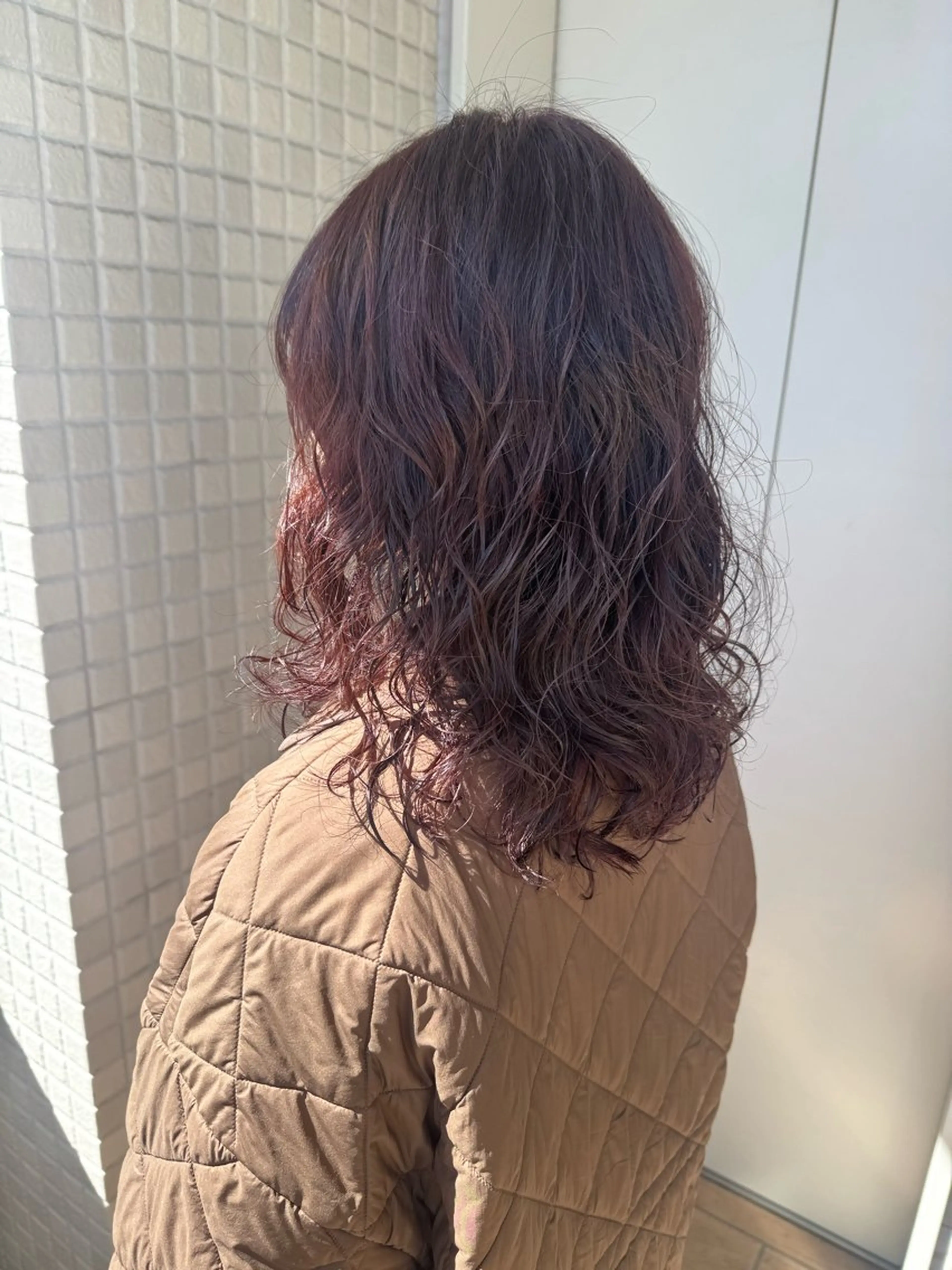 ミディアム カラー パーマ ミディアムパーマ ブラウンカラー ピンクカラー ピンクブラウン カット ヘアカラー パーマ トリートメント 美髪縮毛矯正/暖色 カラー/ヘアメのヘアスタイル
