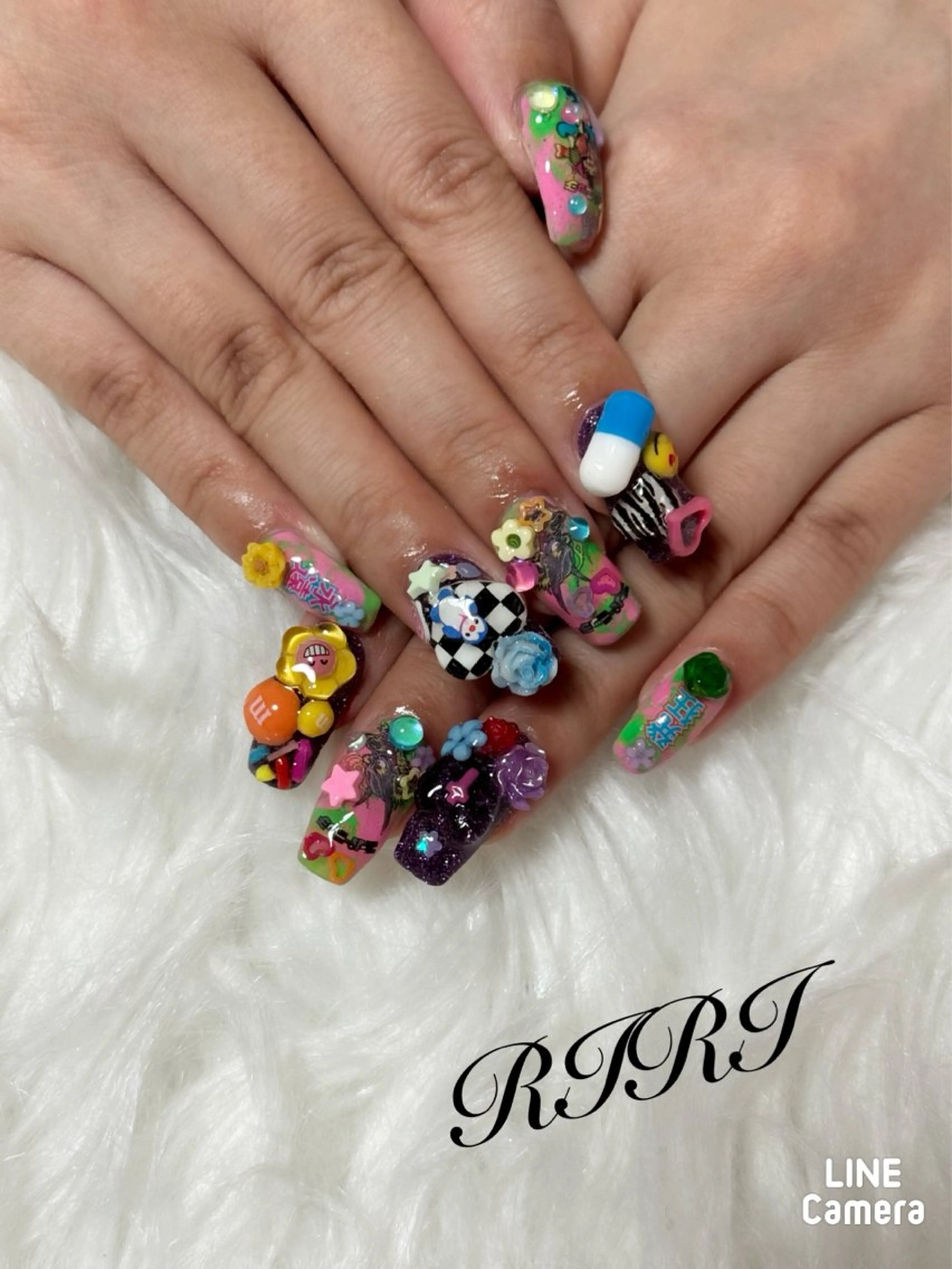 ネイル ジェルネイル キラキラネイル ショートネイル 冬ネイル ハンドネイル riri オーナーのネイルデザイン