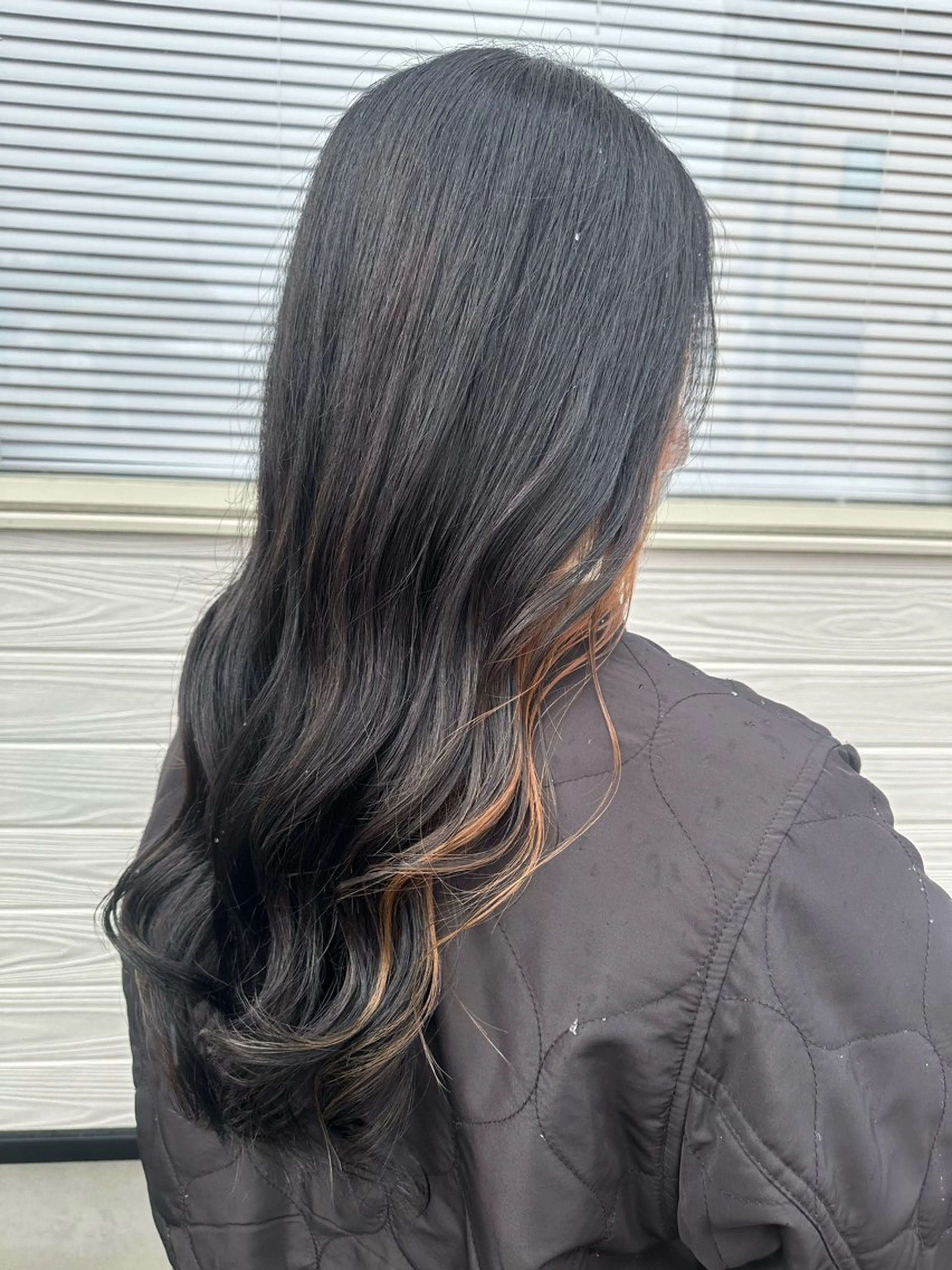 ロング ヘアカラー 半田 知穂のヘアスタイル