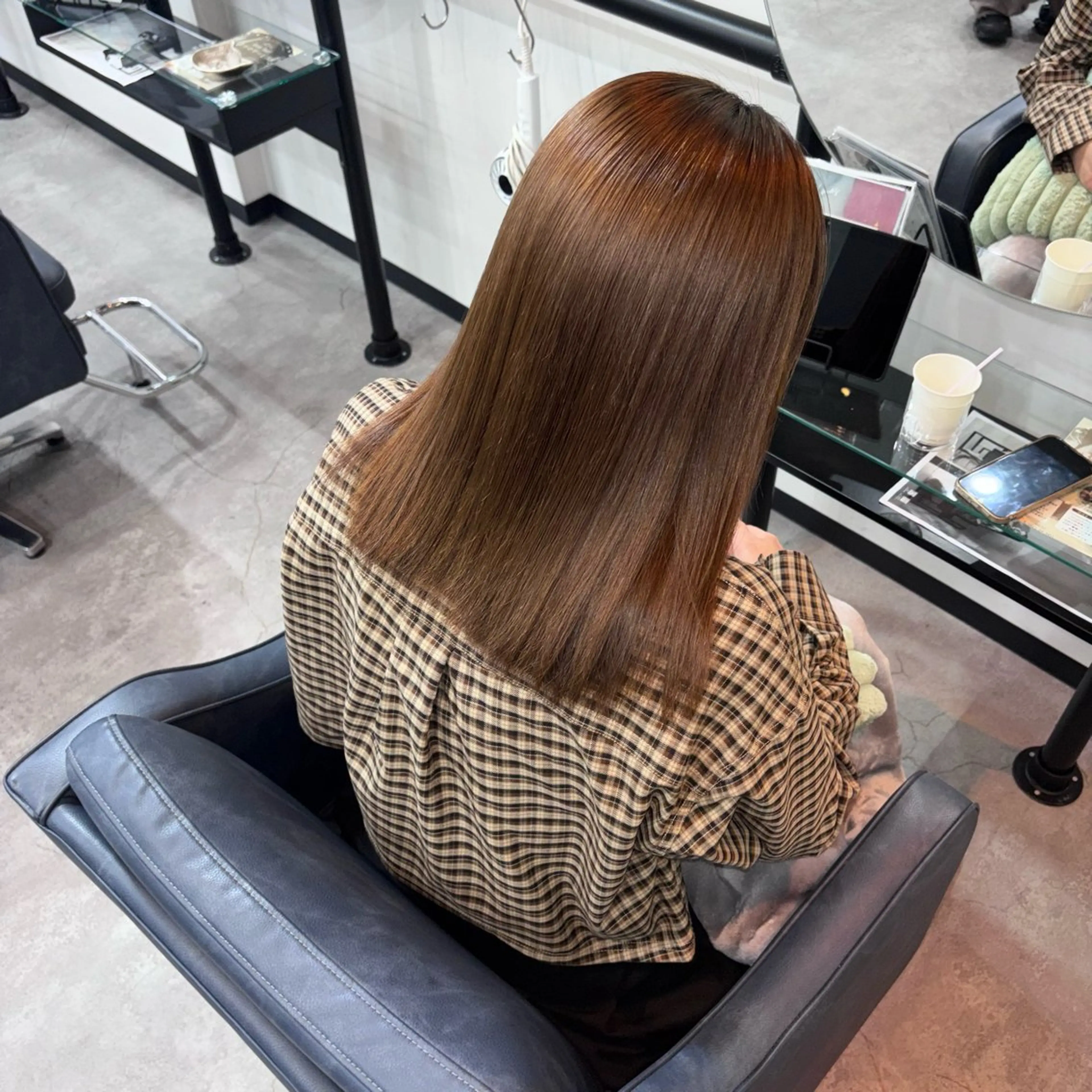 セミロング 縮毛矯正 トリートメント ハイトーンカラー / kureaのヘアスタイル