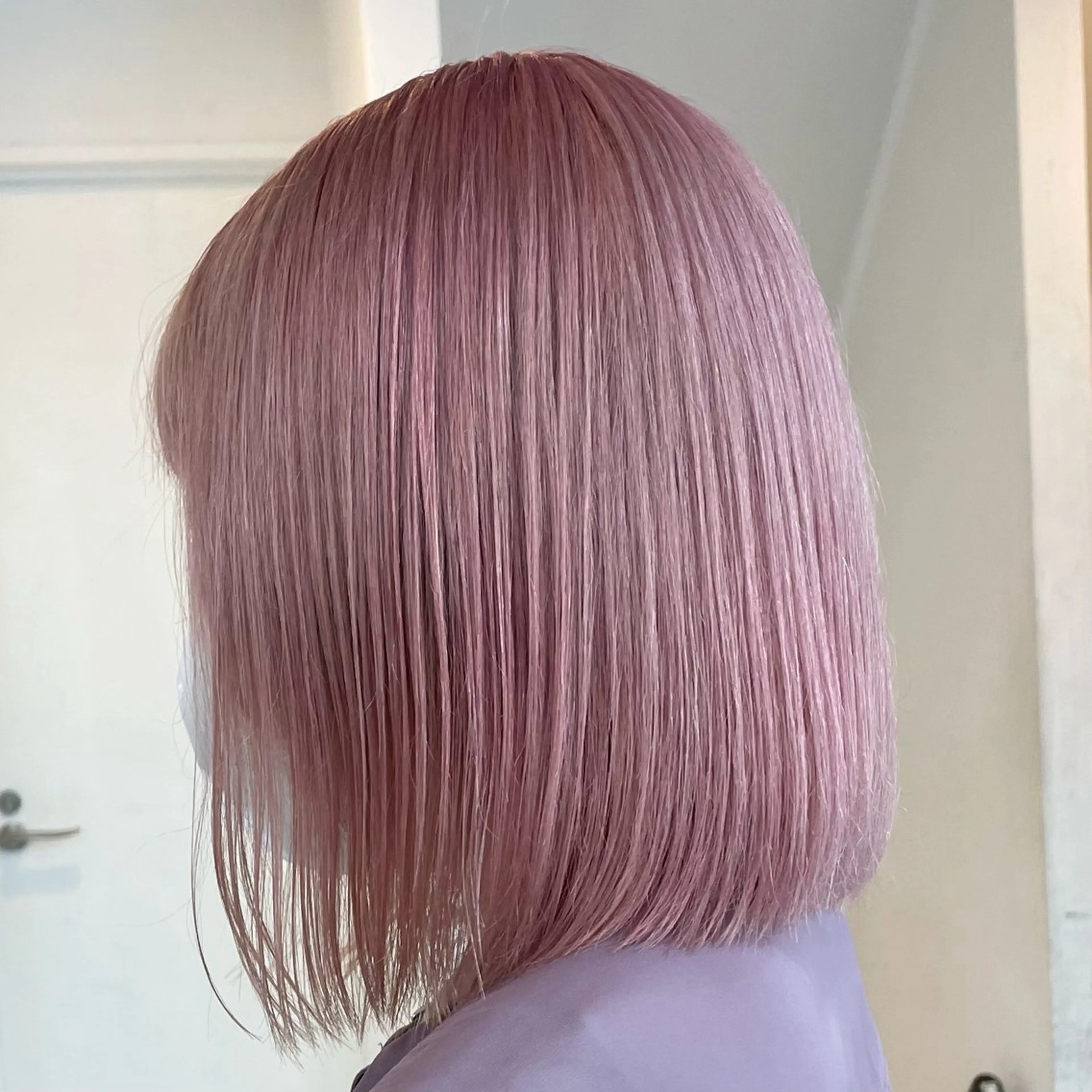 ミディアム カラー ピンクカラー ホワイトピンク カット ヘアカラー トリートメント ヘアセット ハイトーン×レイヤー ／遠藤将太のヘアスタイル