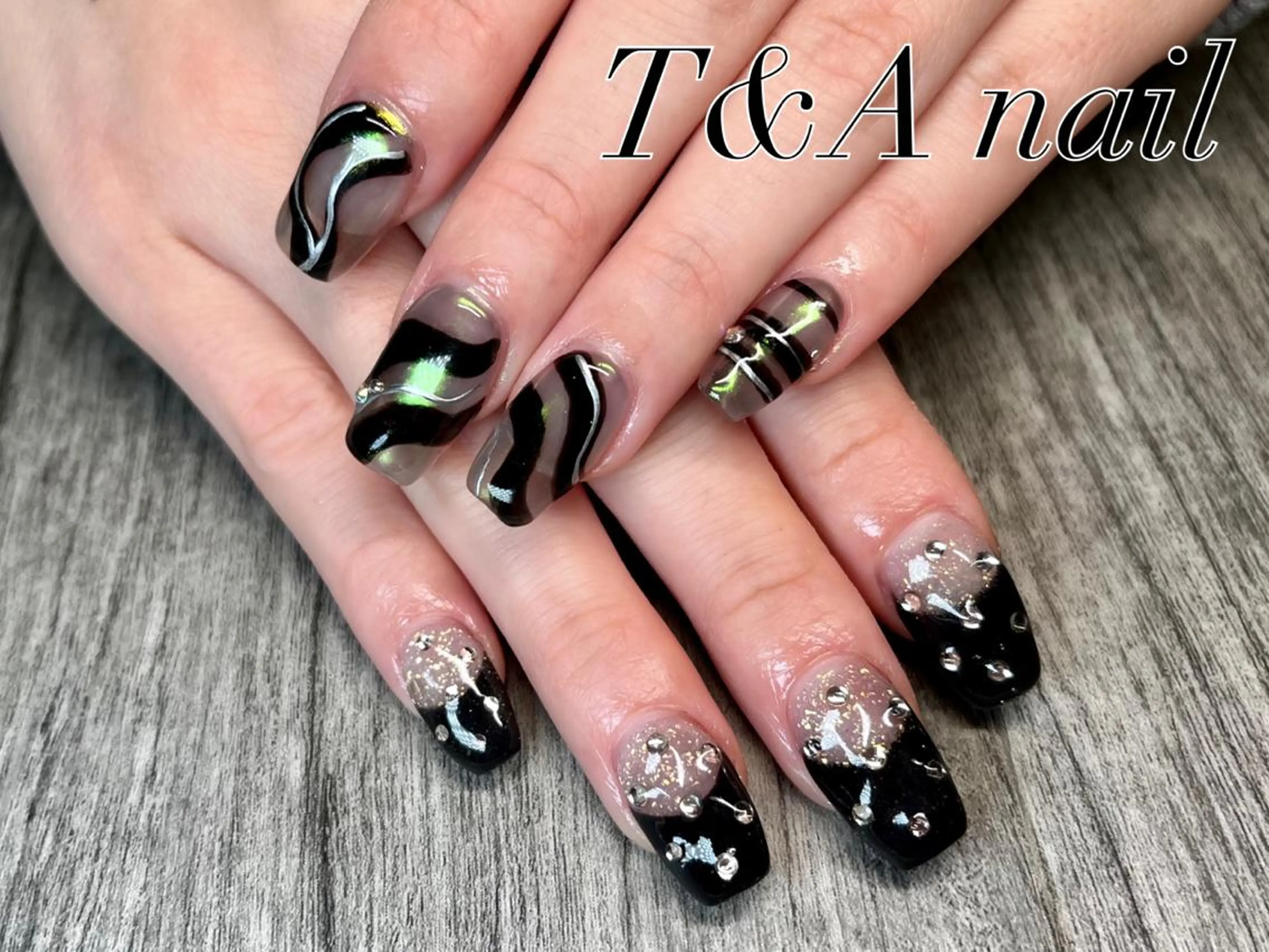 ミディアム ネイル 長さ出し フレンチネイル ジェルネイル キラキラネイル ニュアンスネイル ハンドネイル T&A nailのネイルデザイン