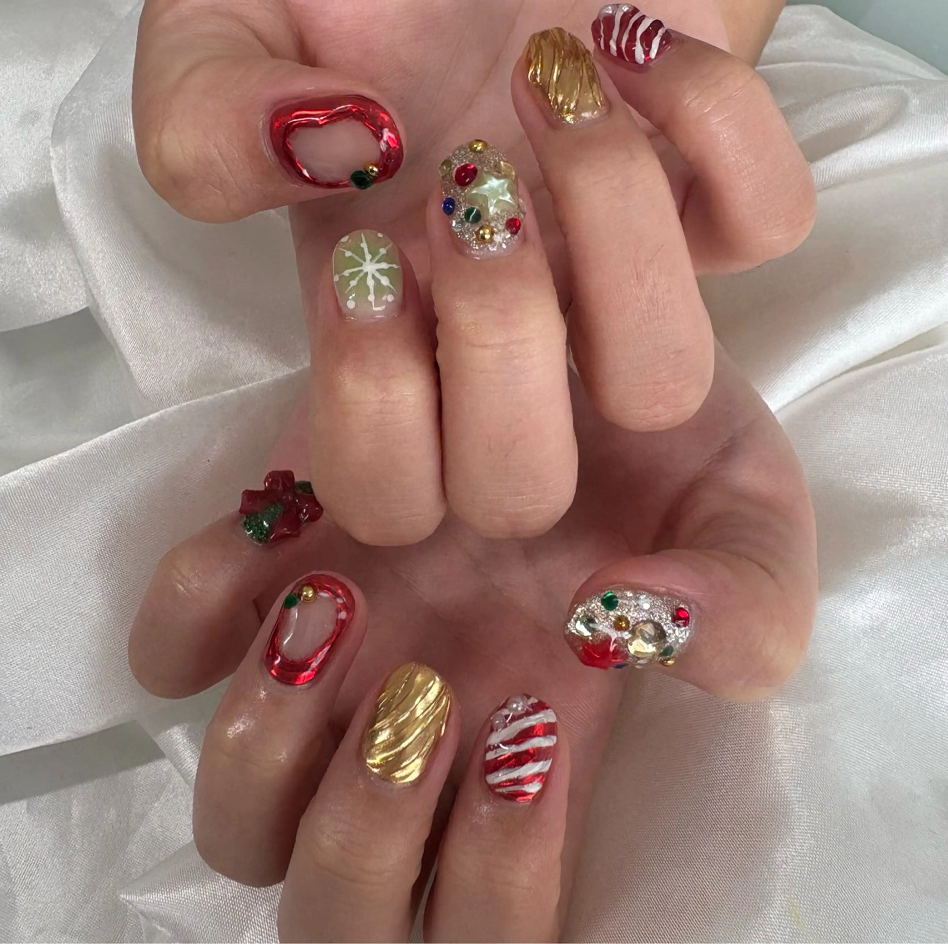 ネイル ミラーネイル 冬ネイル クリスマス ハンドネイル 松田 由真のネイルデザイン