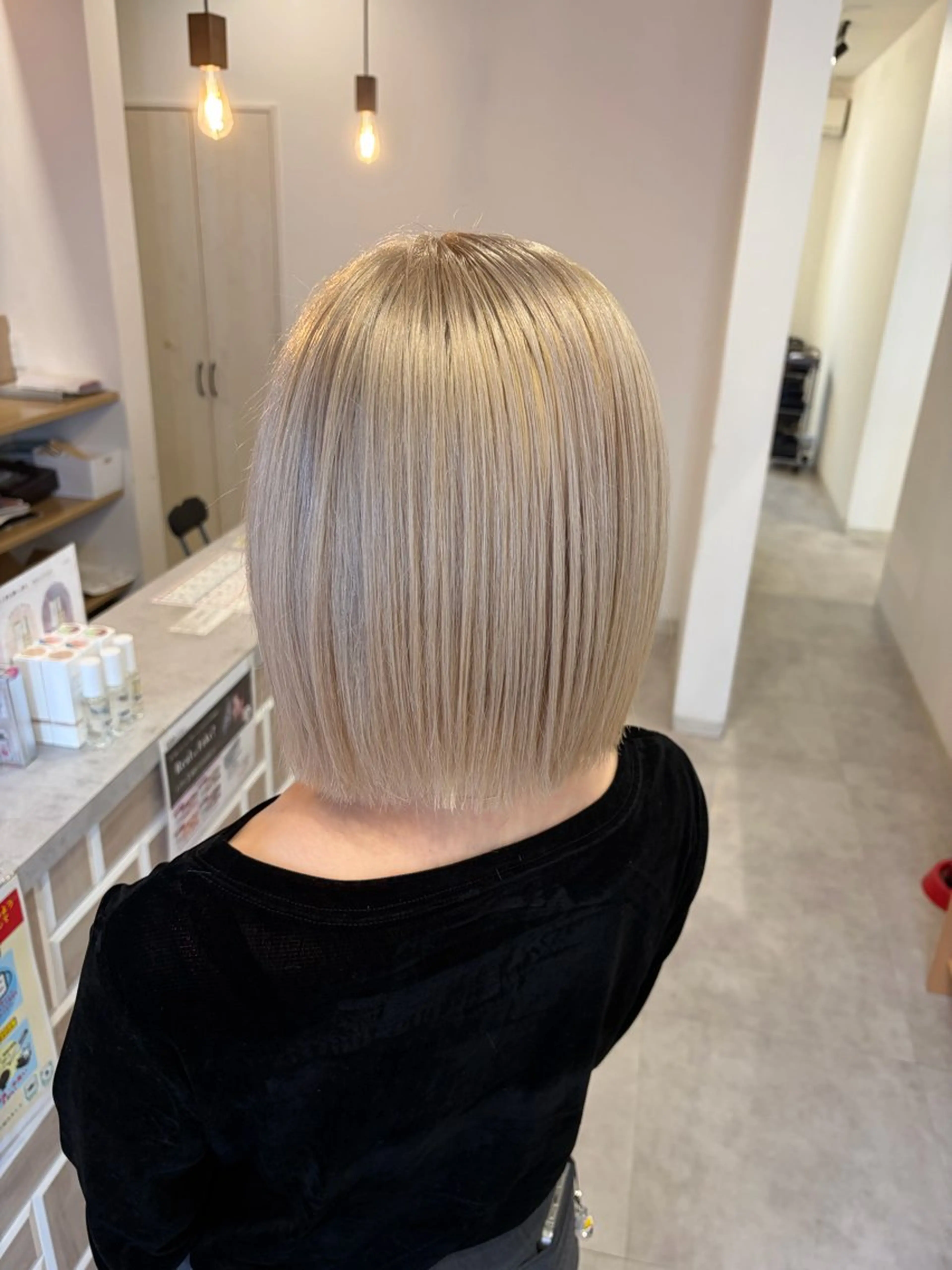 ミディアム カラー ベージュカラー ブリーチ 透明感カラー ハイトーンカラー ホワイトベージュ ヘアカラー トリートメント ARK 武藤のヘアスタイル