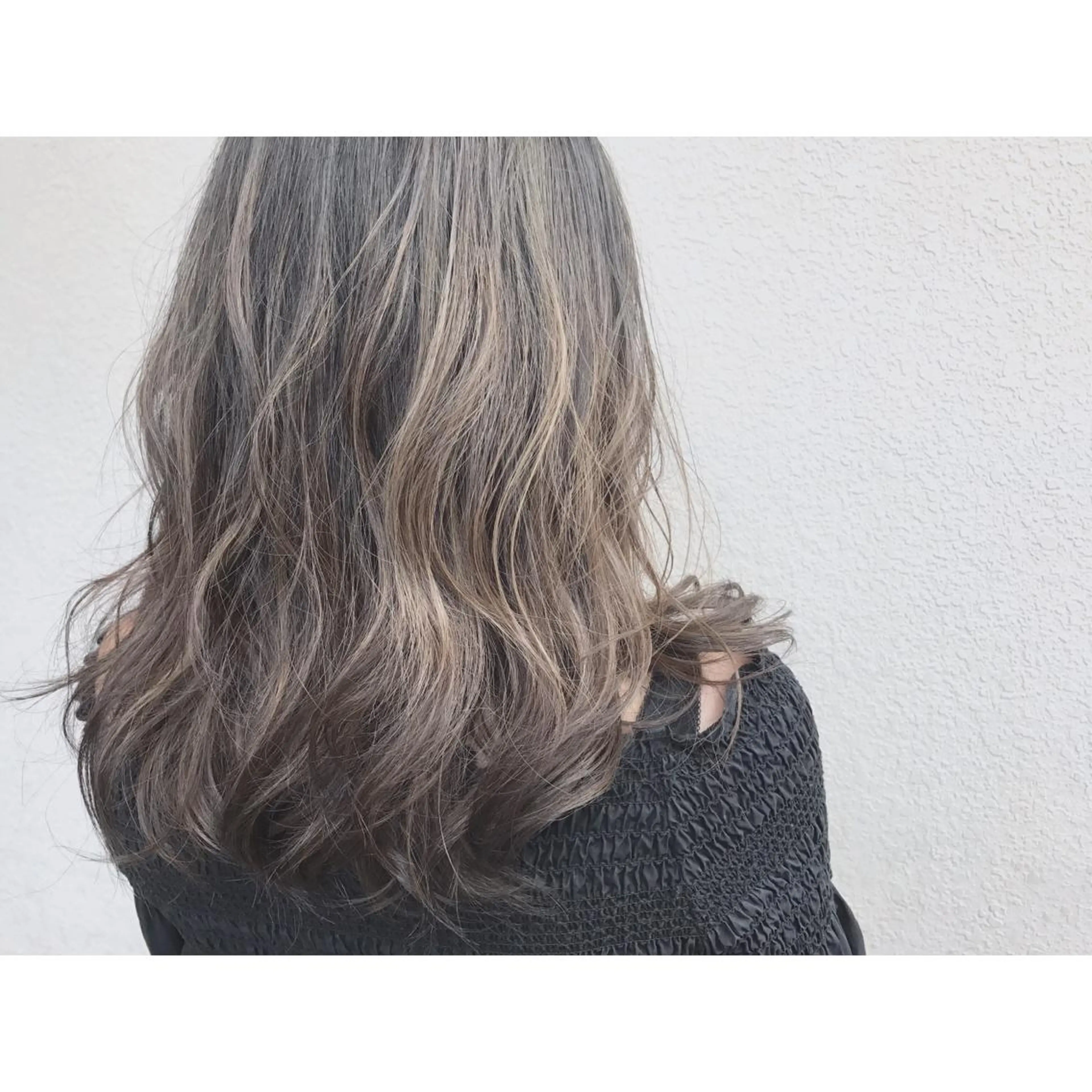 セミロング カラー なかにし まゆみのヘアスタイル