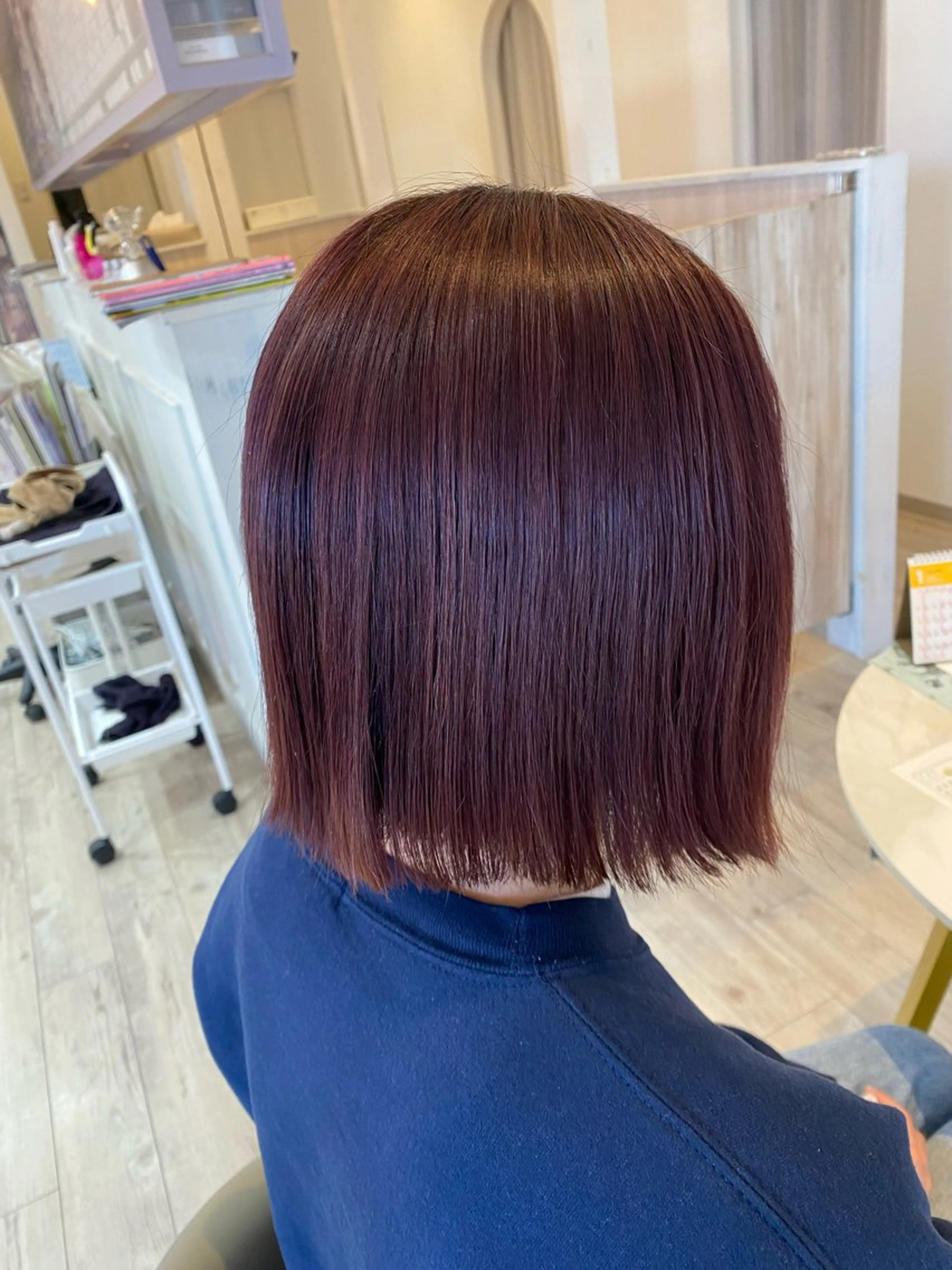 ショート レッドブラウン ボブ かまだ しおりのヘアスタイル