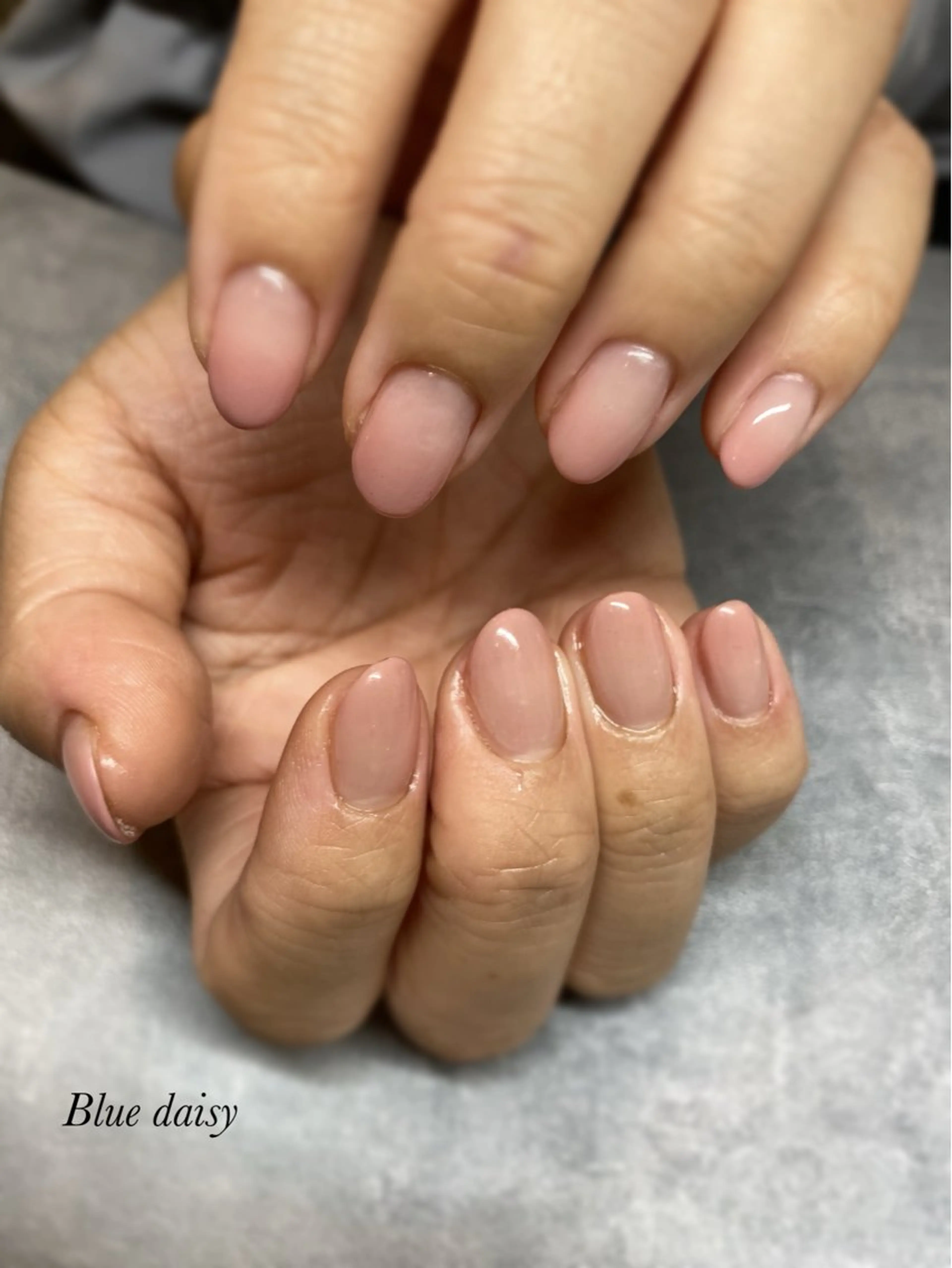 ネイル グラデーション オフィスネイル ハンドネイル Blue daisy 栄本店のネイルデザイン