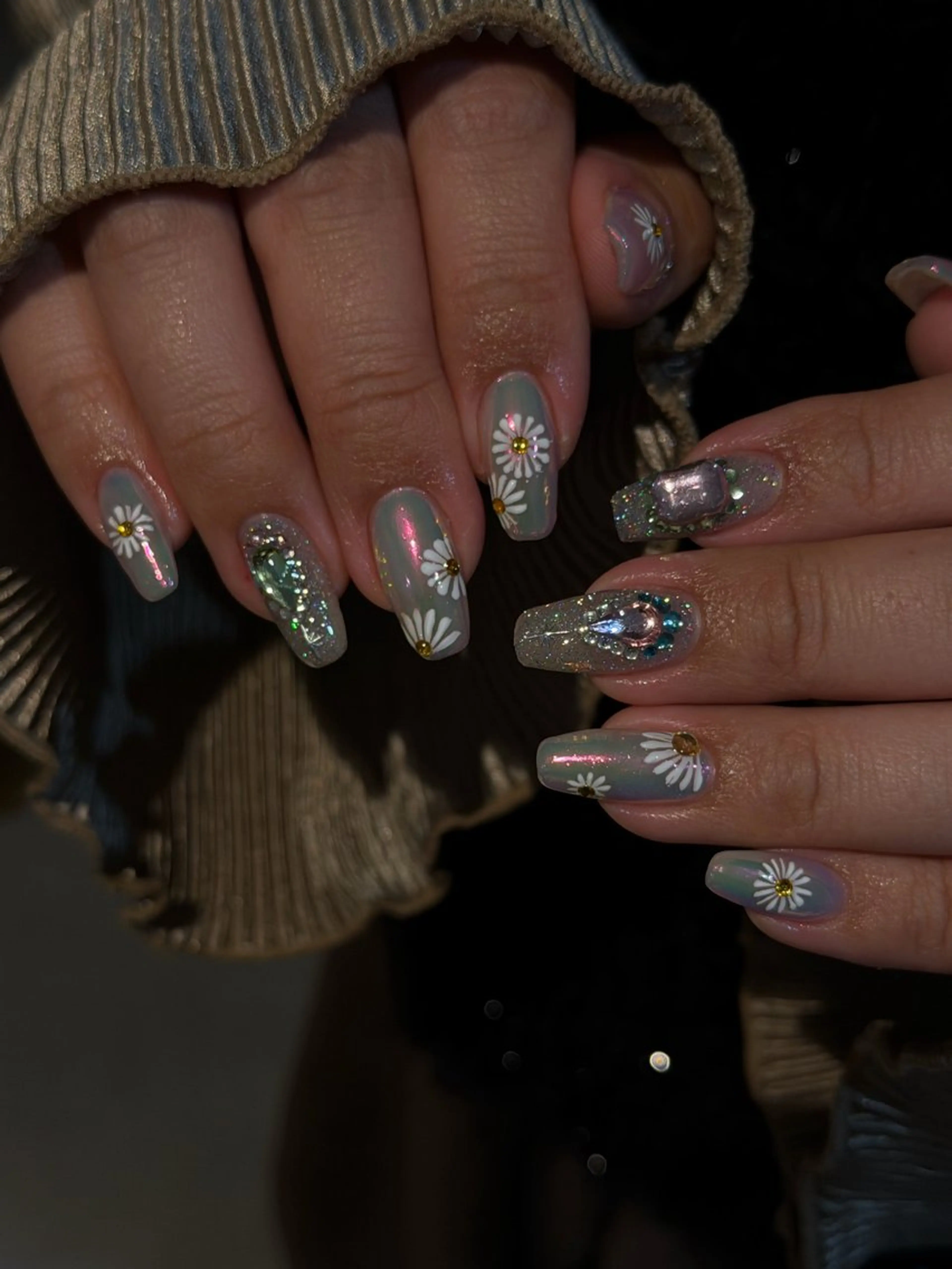 ネイル キラキラネイル 春ネイル ハンドネイル フットネイル butterflower所属・butter flowerのネイルデザイン