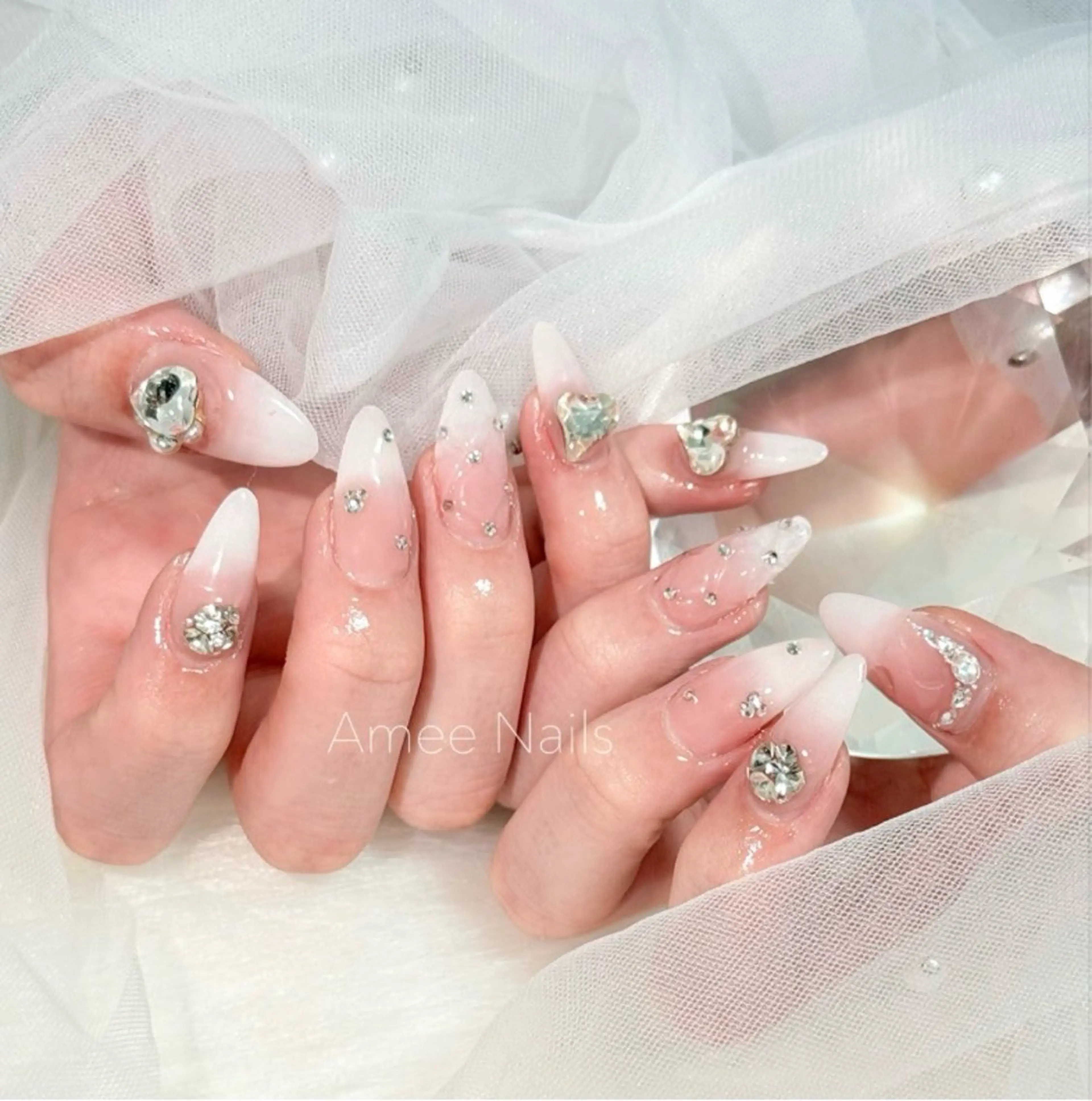 ネイル オーロラネイル クリアネイル フラッシュネイル ジェルネイル グラデーション Amee Nail Salonのネイルデザイン