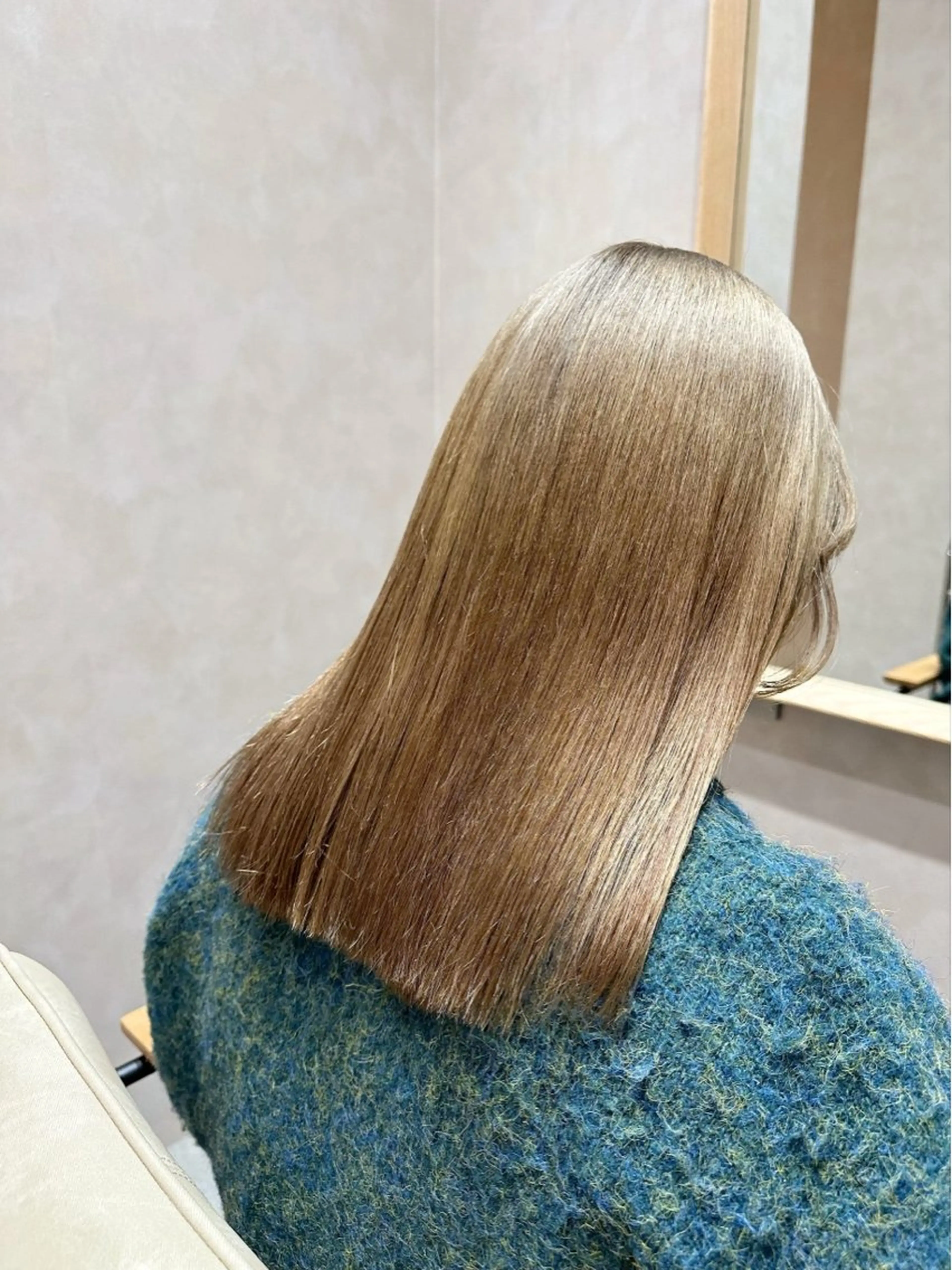 セミロング カラー ベージュカラー ブリーチ 越後 遥/ 透明感カラー🪞🤍のヘアスタイル