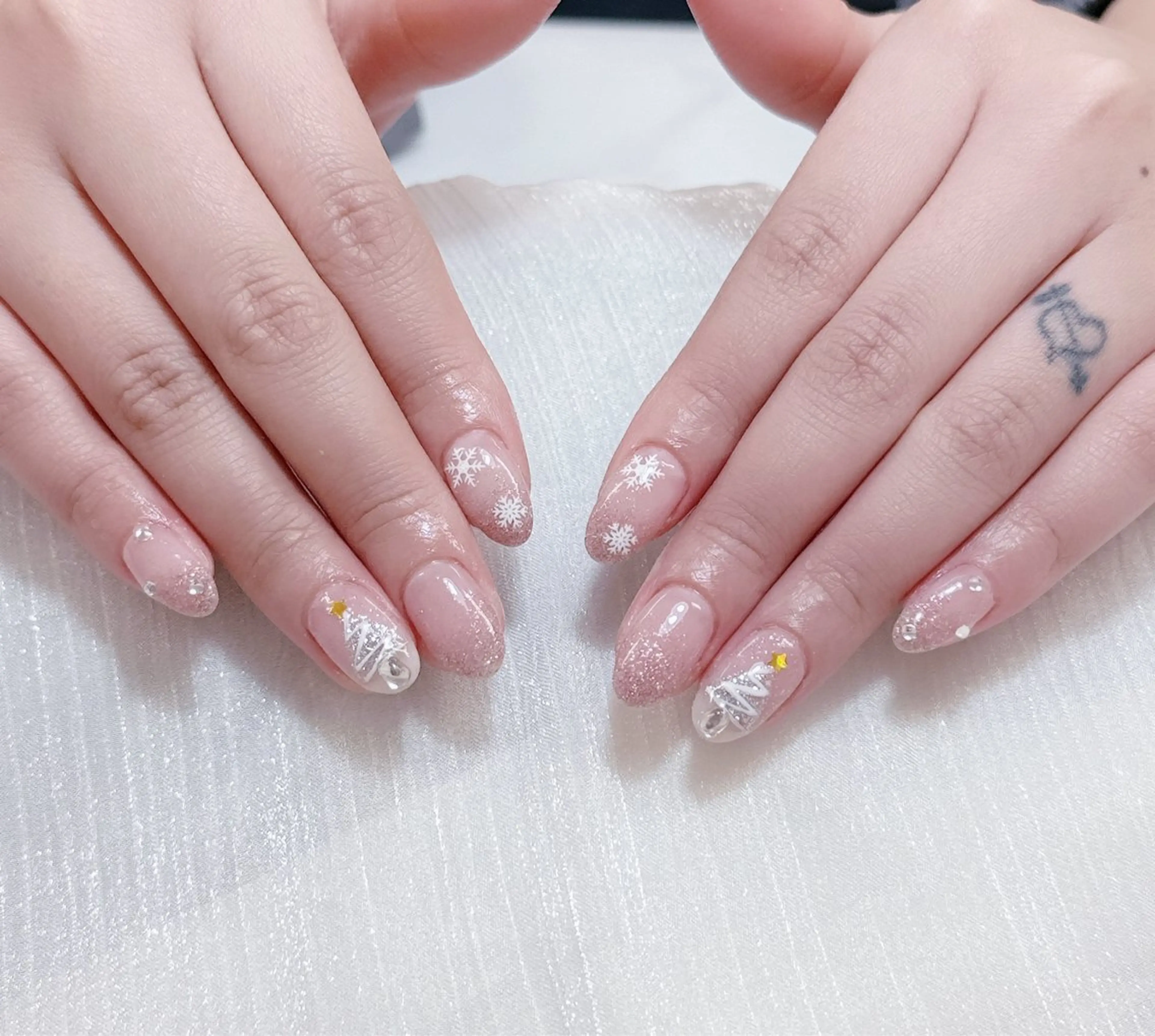 ネイル チークネイル フレンチネイル グラデーション 氷ネイル・うるうるネイル キラキラネイル 陳 rinaのネイルデザイン