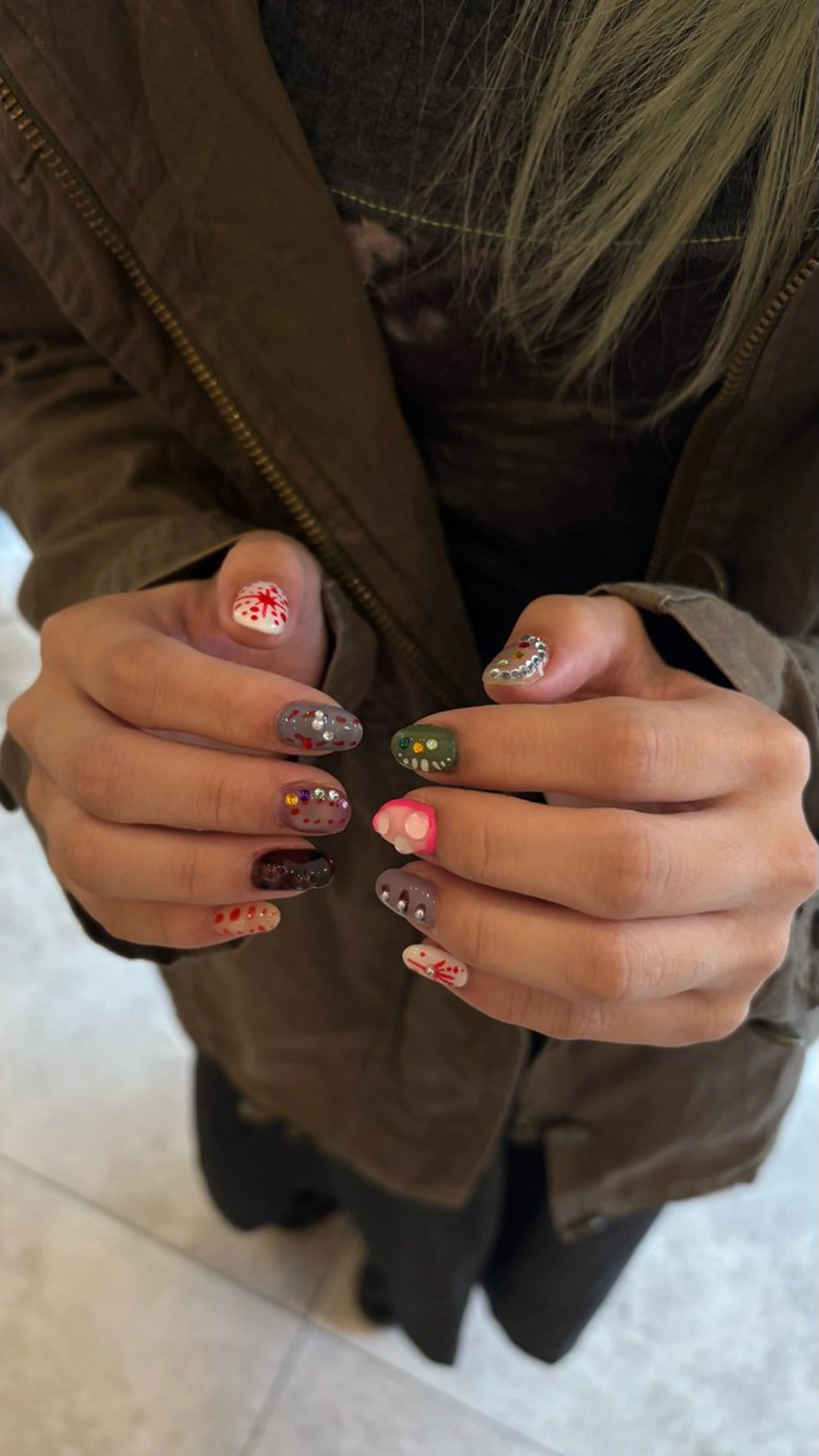 ネイル しおん🎶｜ひと 癖ニュアンス｜個性派のネイルデザイン