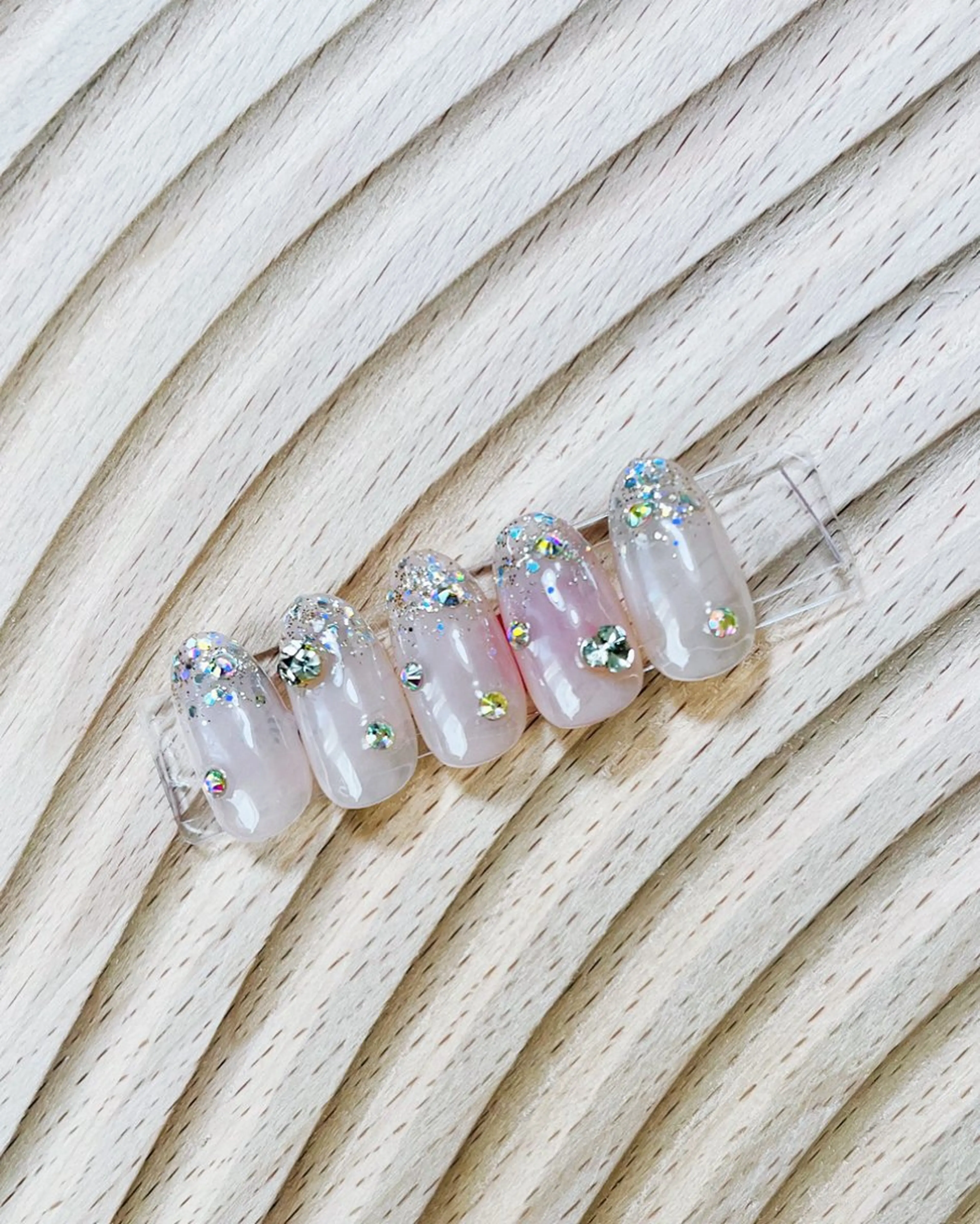 ネイル キラキラネイル ワンホンネイル ハンドネイル nail room.のネイルデザイン