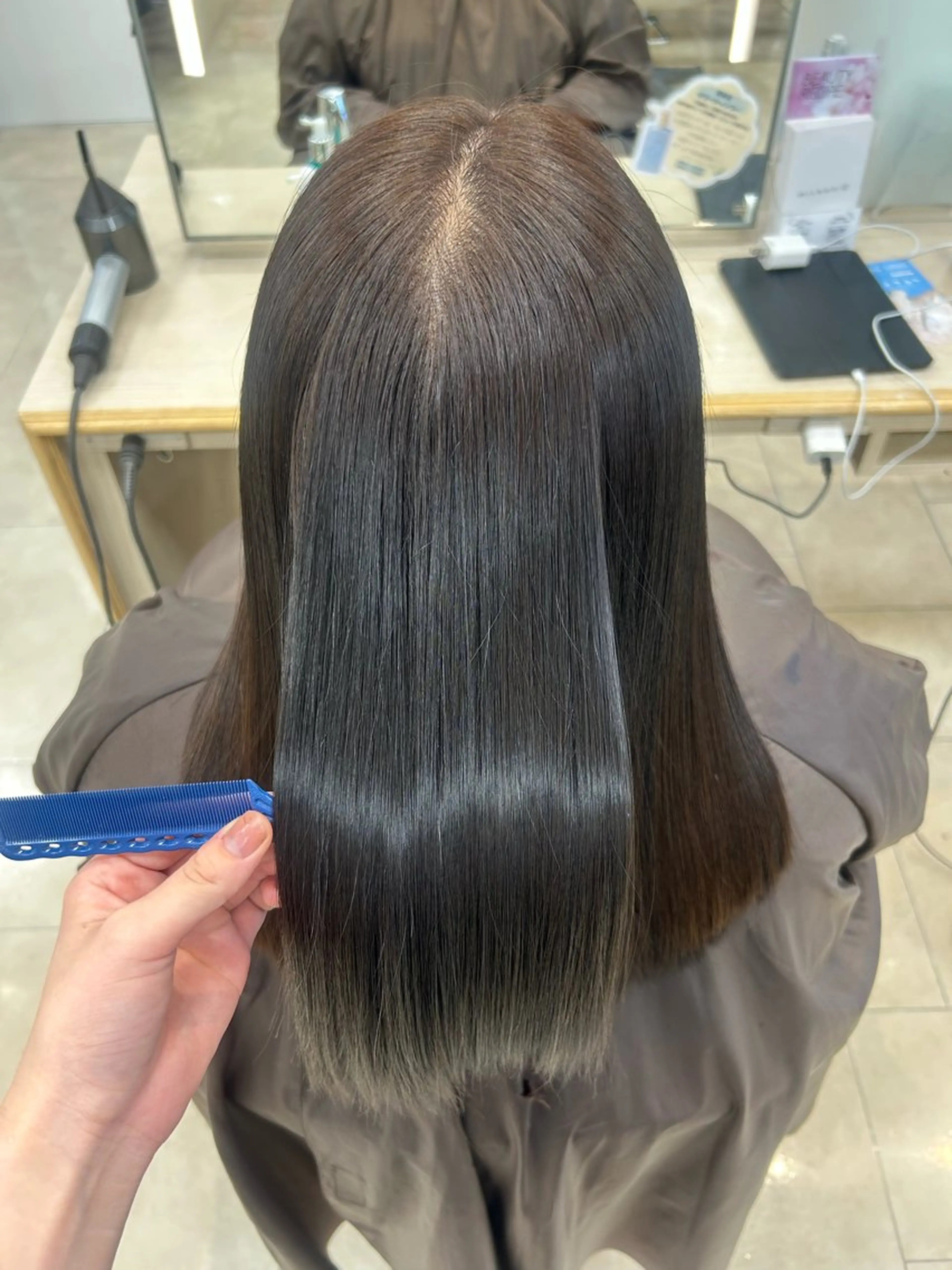 セミロング カット 縮毛矯正 トリートメント ツヤ感／似合わせ カラー🌿yuiのヘアスタイル