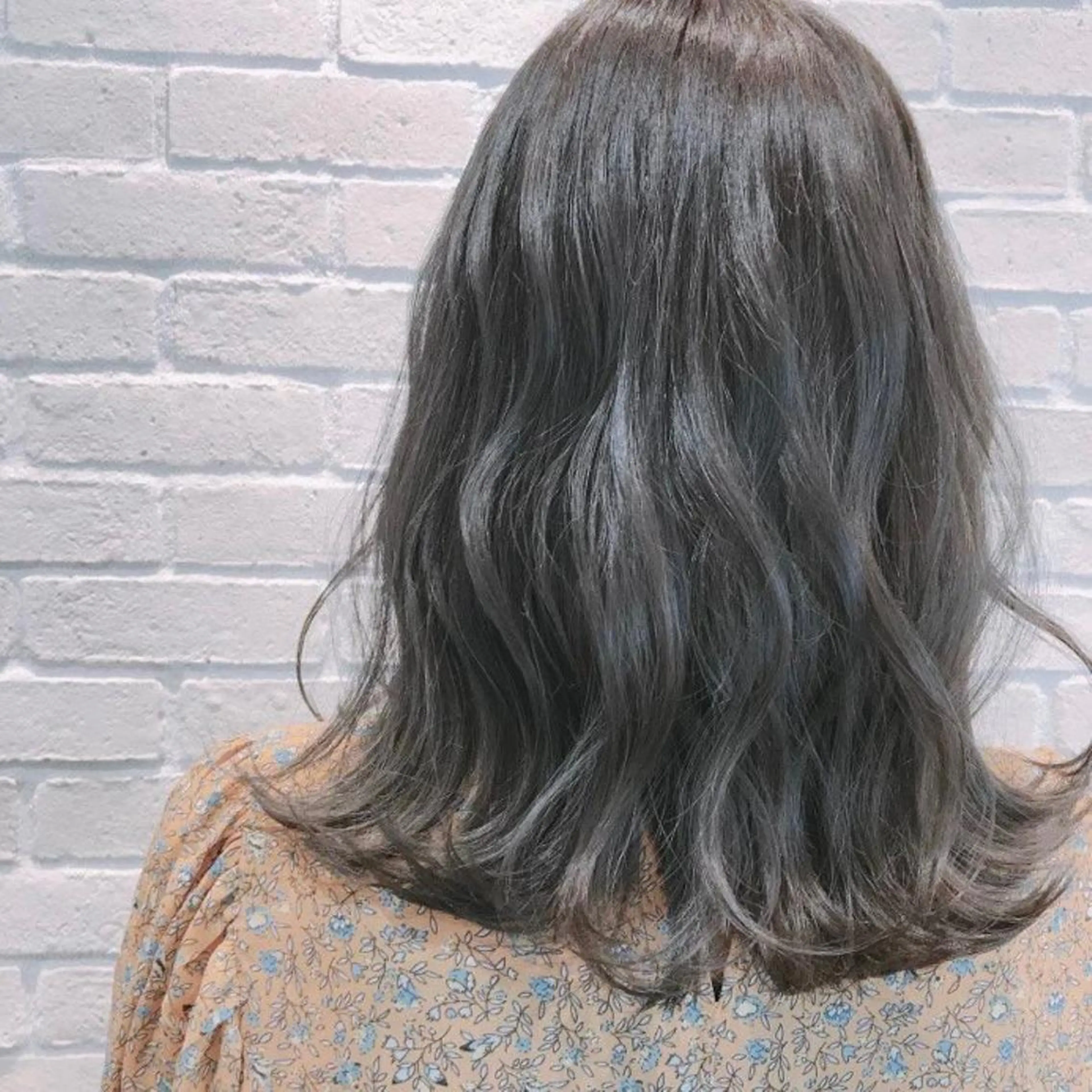 ミディアム カラー ヘアカラー トリートメント 再現性◎✨艶髪🔆 川﨑友稀のヘアスタイル