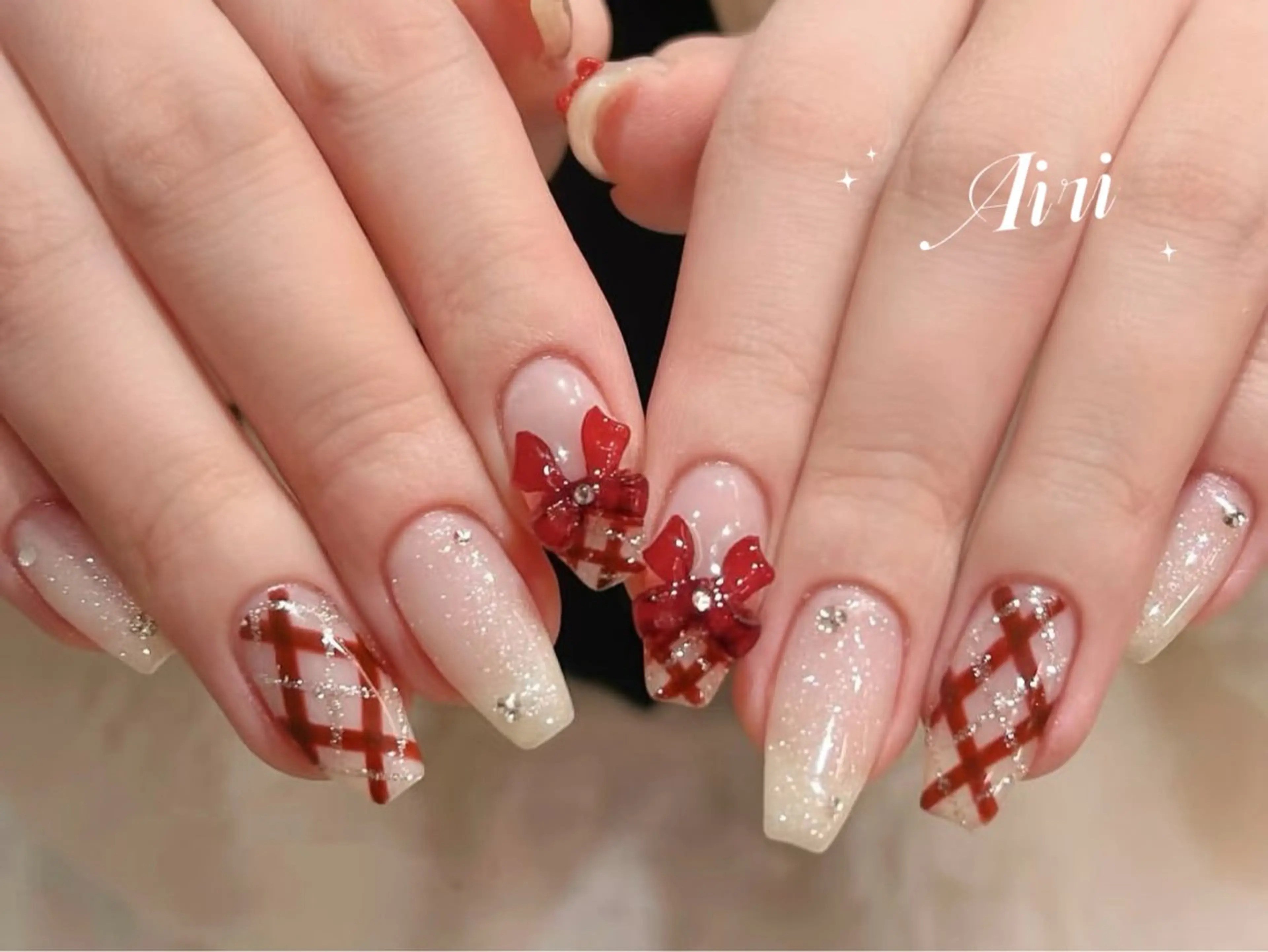 ネイル 桜ネイル フットネイル ジェルネイル ラメ(グリッター) ラメグラデーション ハンドネイル ネイルサロンAiri 長さ出し·シンプルのネイルデザイン