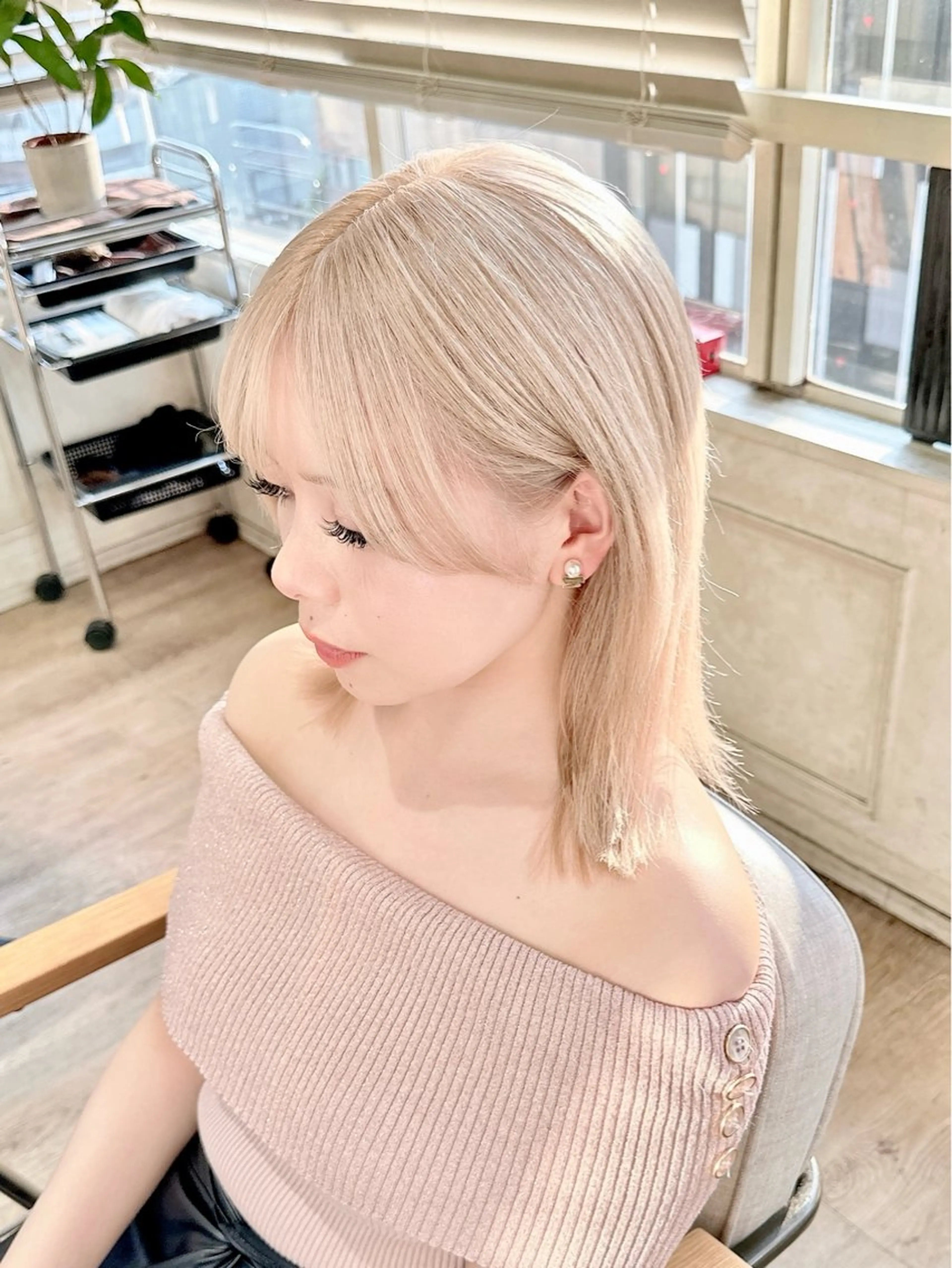 ミディアム 顔まわりレイヤー 顔周りカット レイヤーカット ケアブリーチ 髪質改善/池袋のヘアスタイル