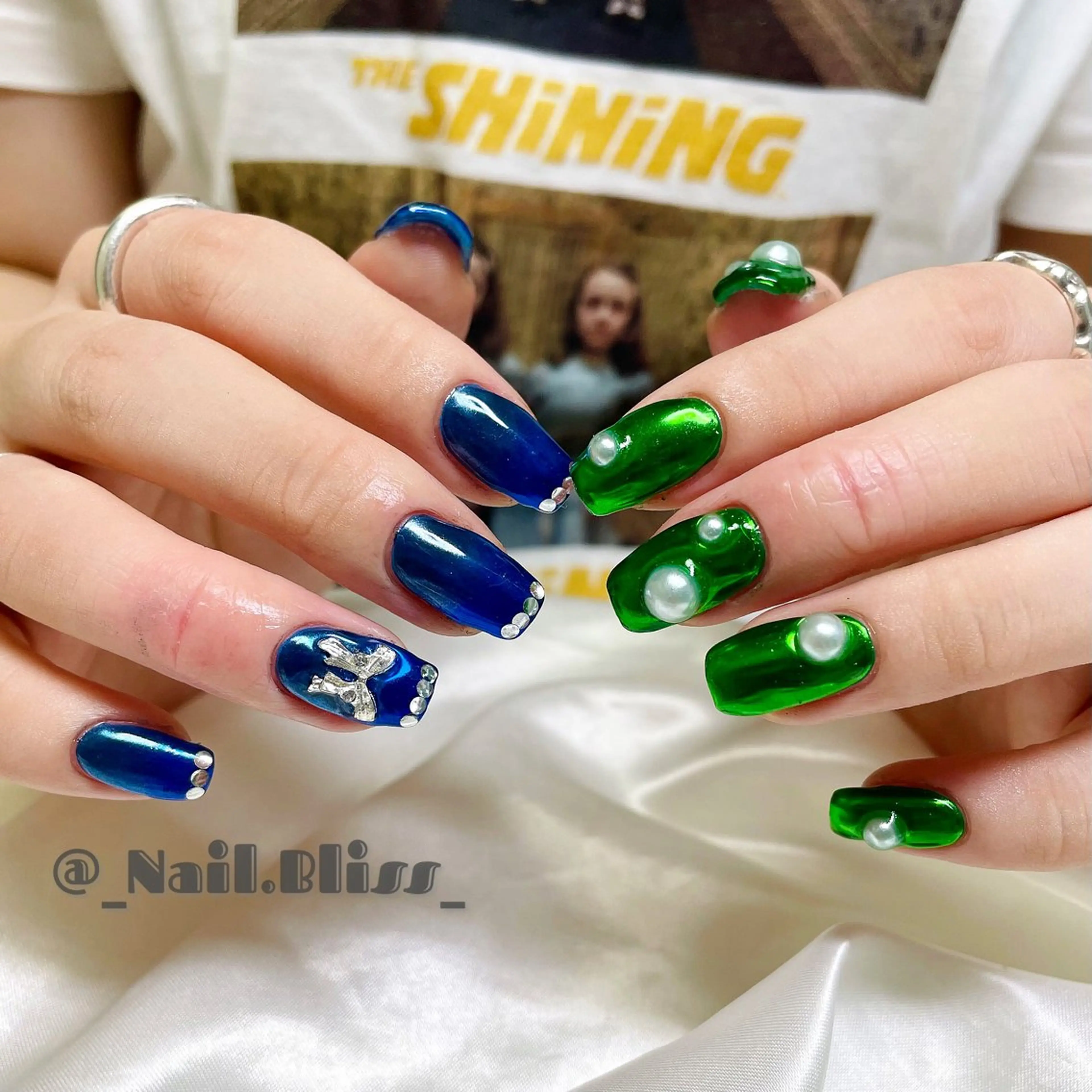 ネイル ミラーネイル リボン ハンドネイル NAIL BLISSのネイルデザイン