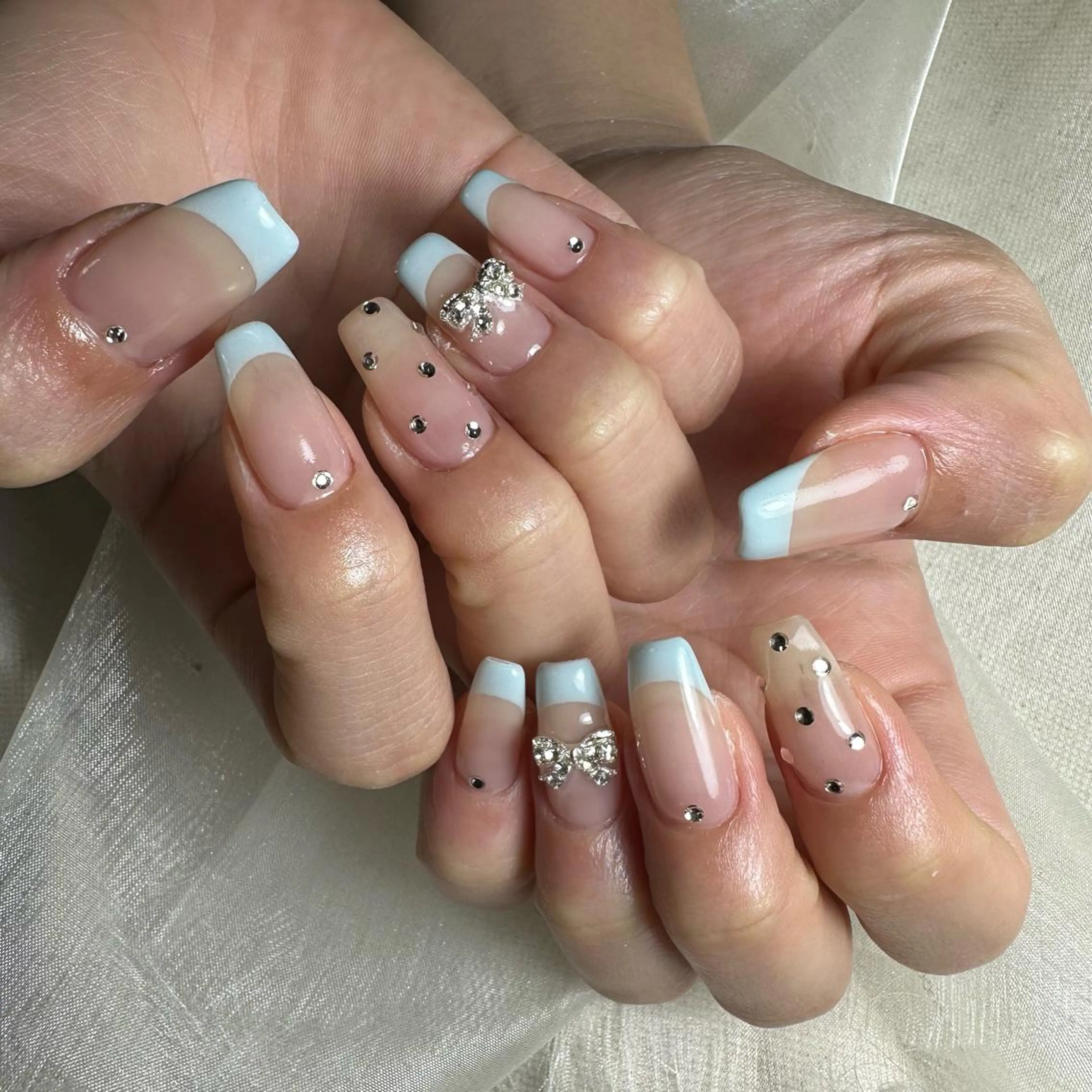 ネイル 持ち込み リボン ハンドネイル 里見 麗のネイルデザイン