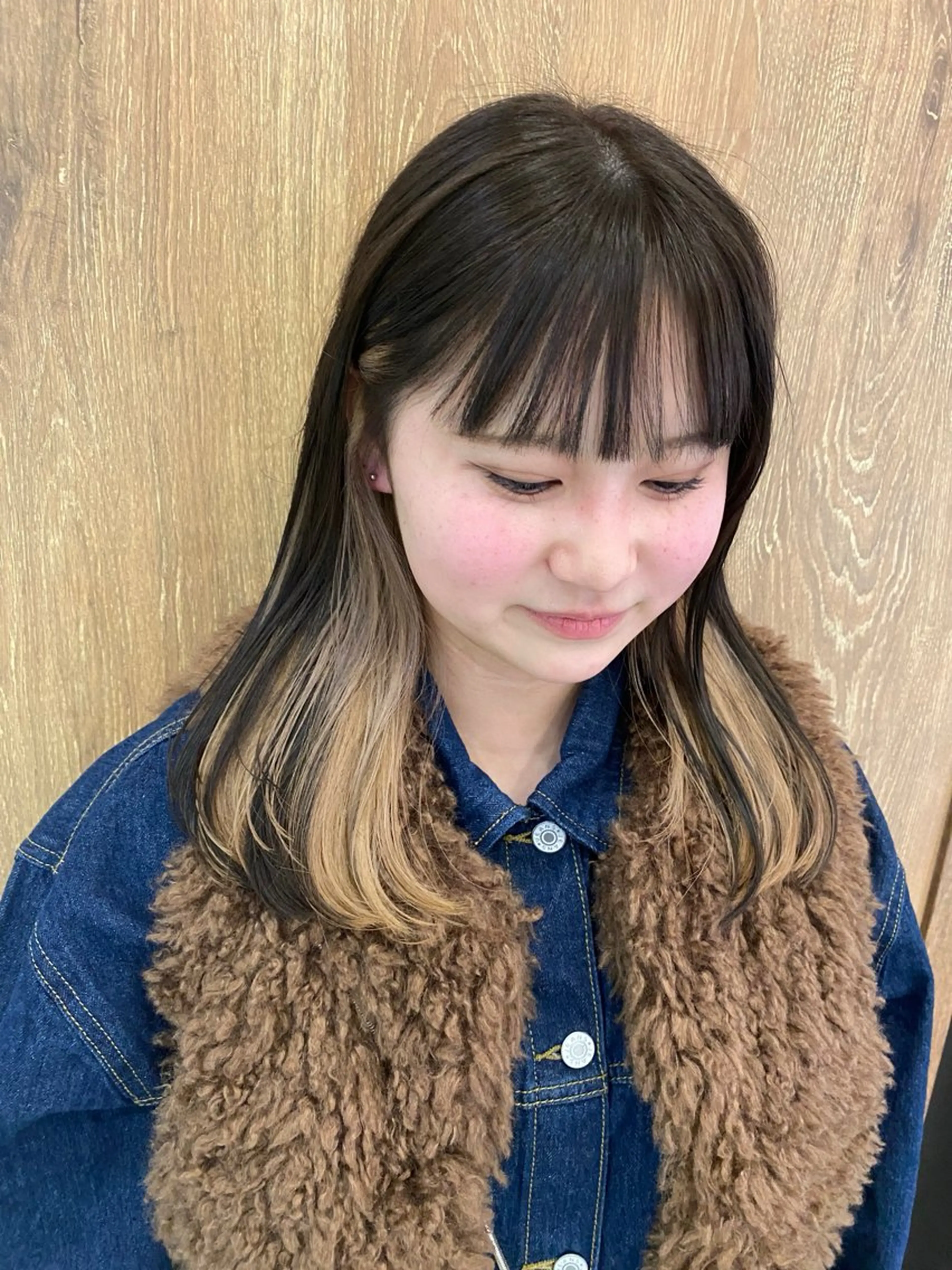 セミロング カラー 小坂 麻綾のヘアスタイル