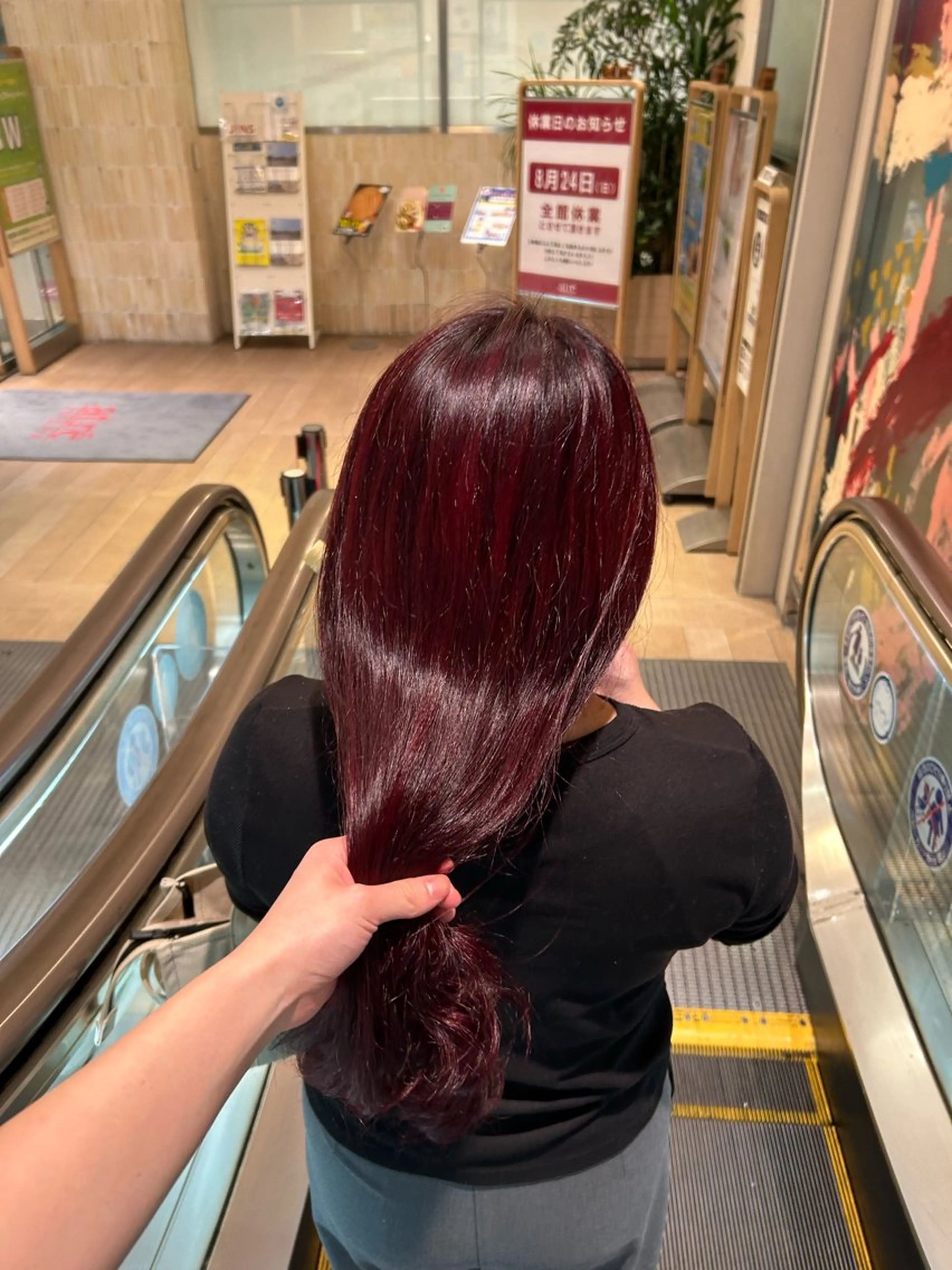 カラー 三富 陽菜のヘアスタイル