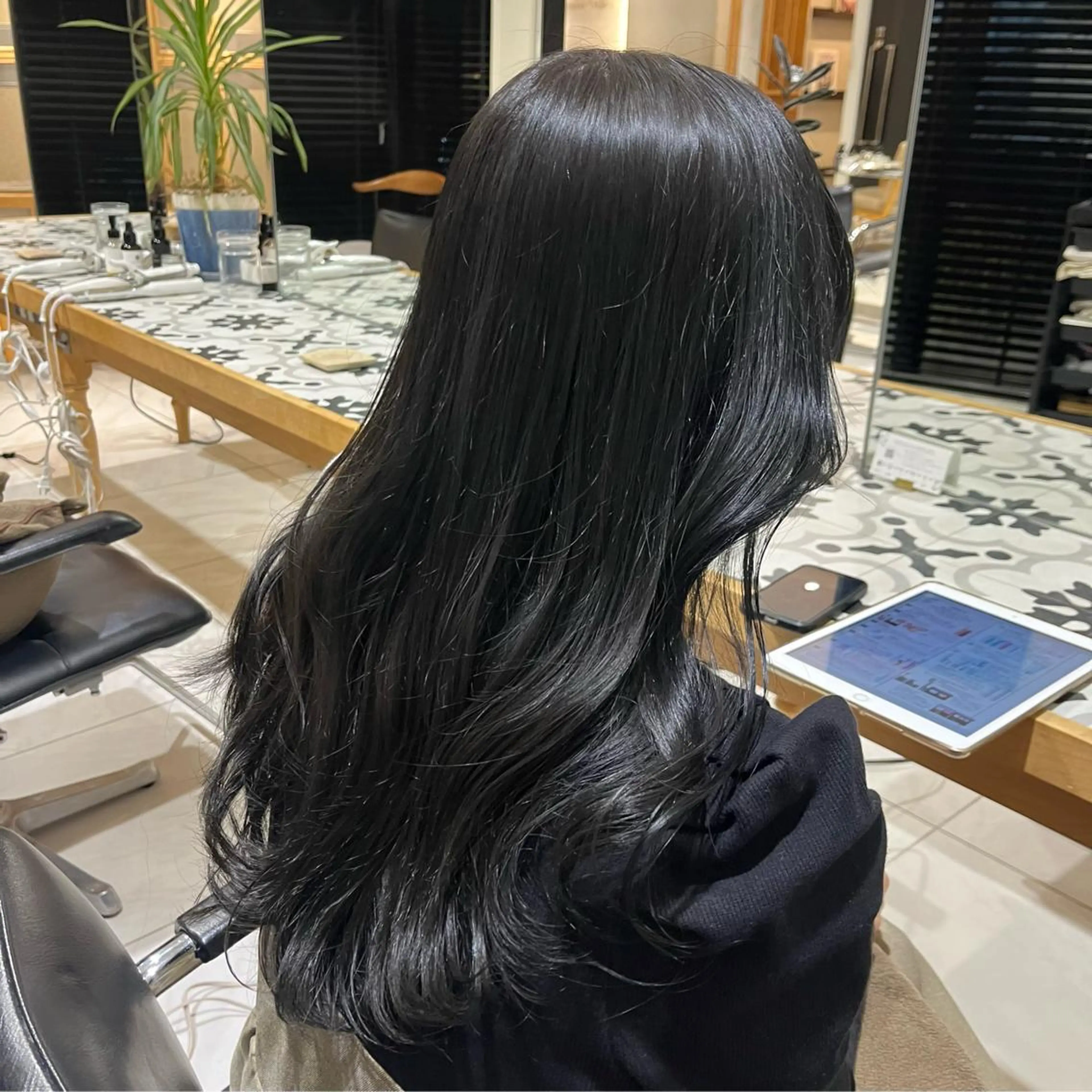 ロング カラー ナミ🩶暗髪/暖色 ❤️/透明感/縮毛のヘアスタイル