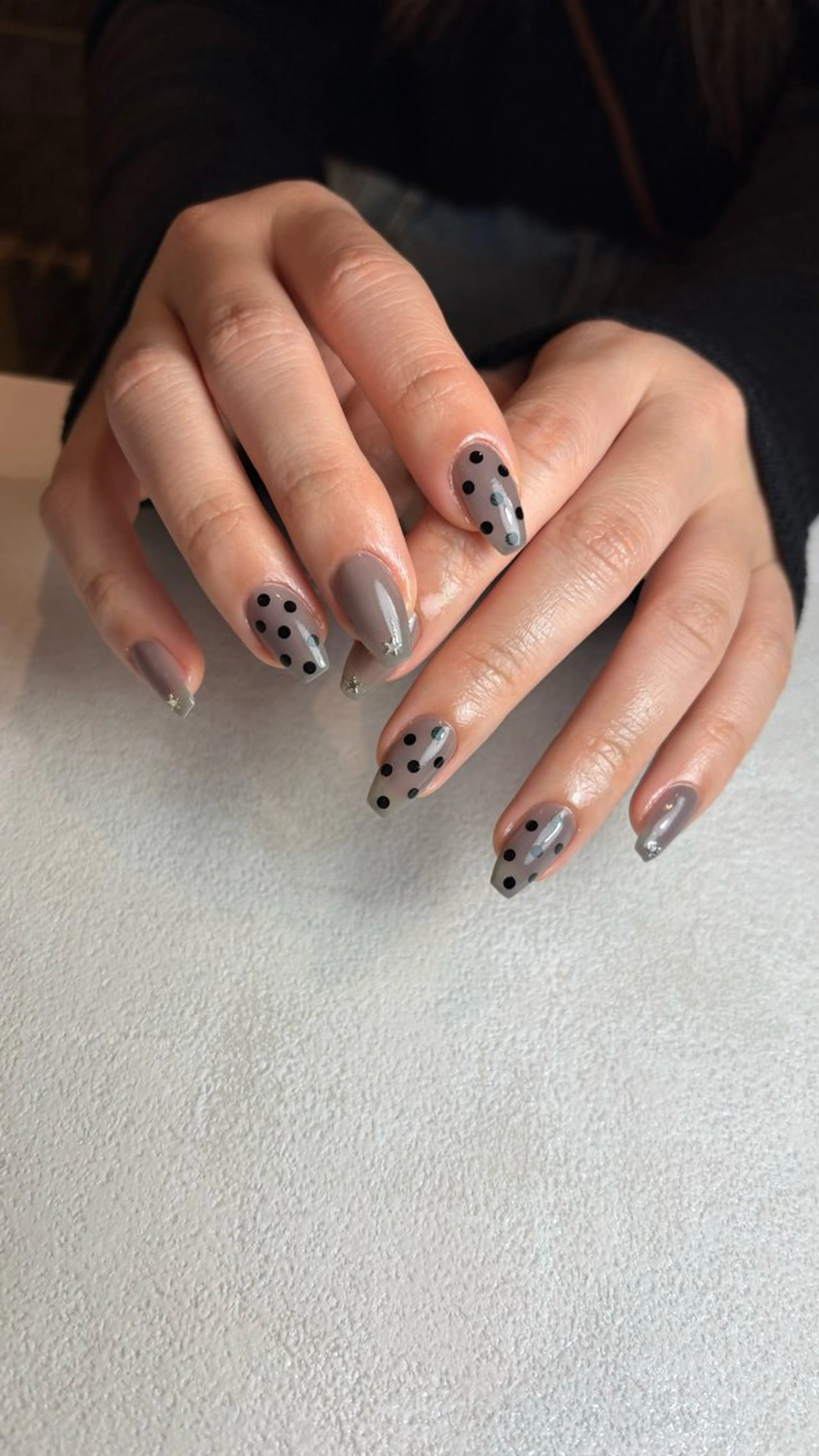 ネイル ドット シルバー 山田 美羽のネイルデザイン