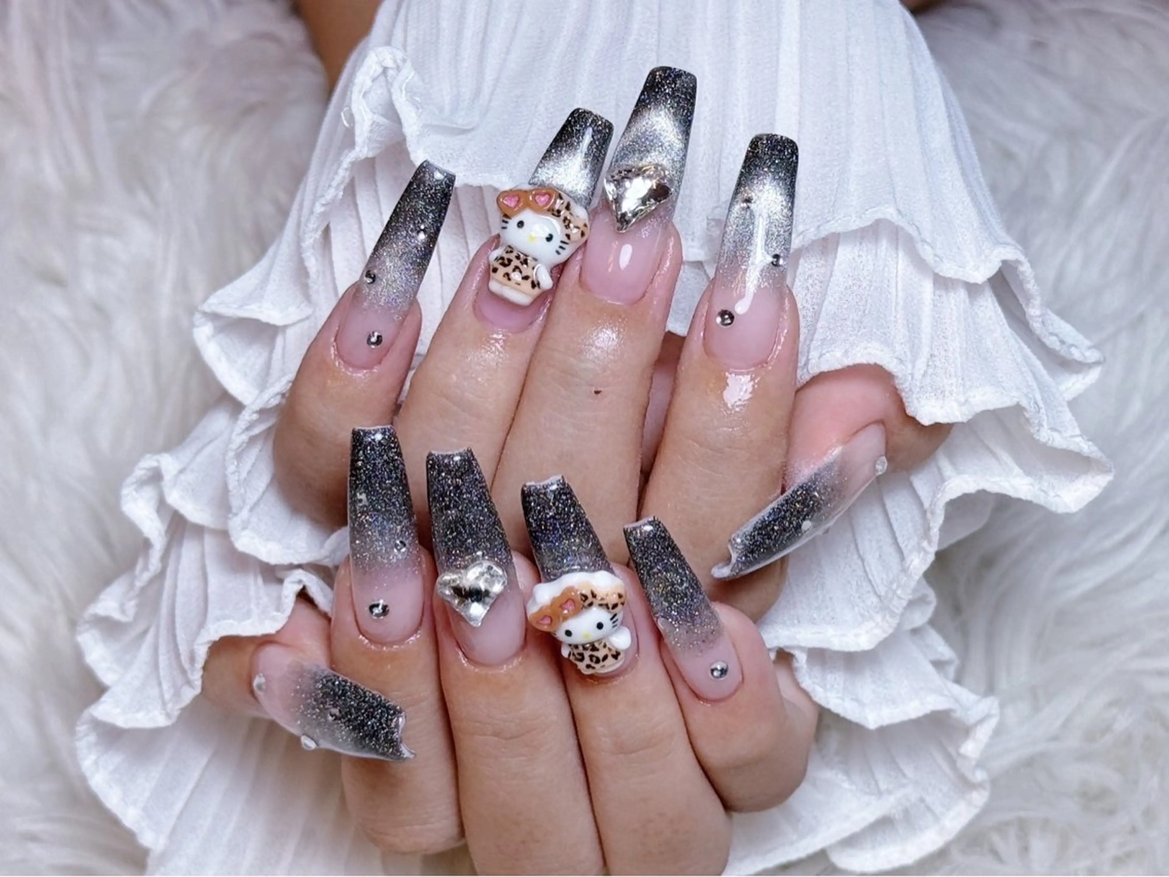 ネイル チークネイル 長さ出し フラワーネイル フレンチネイル ガーリー ハンドネイル NEW NAIL 池袋のネイルデザイン