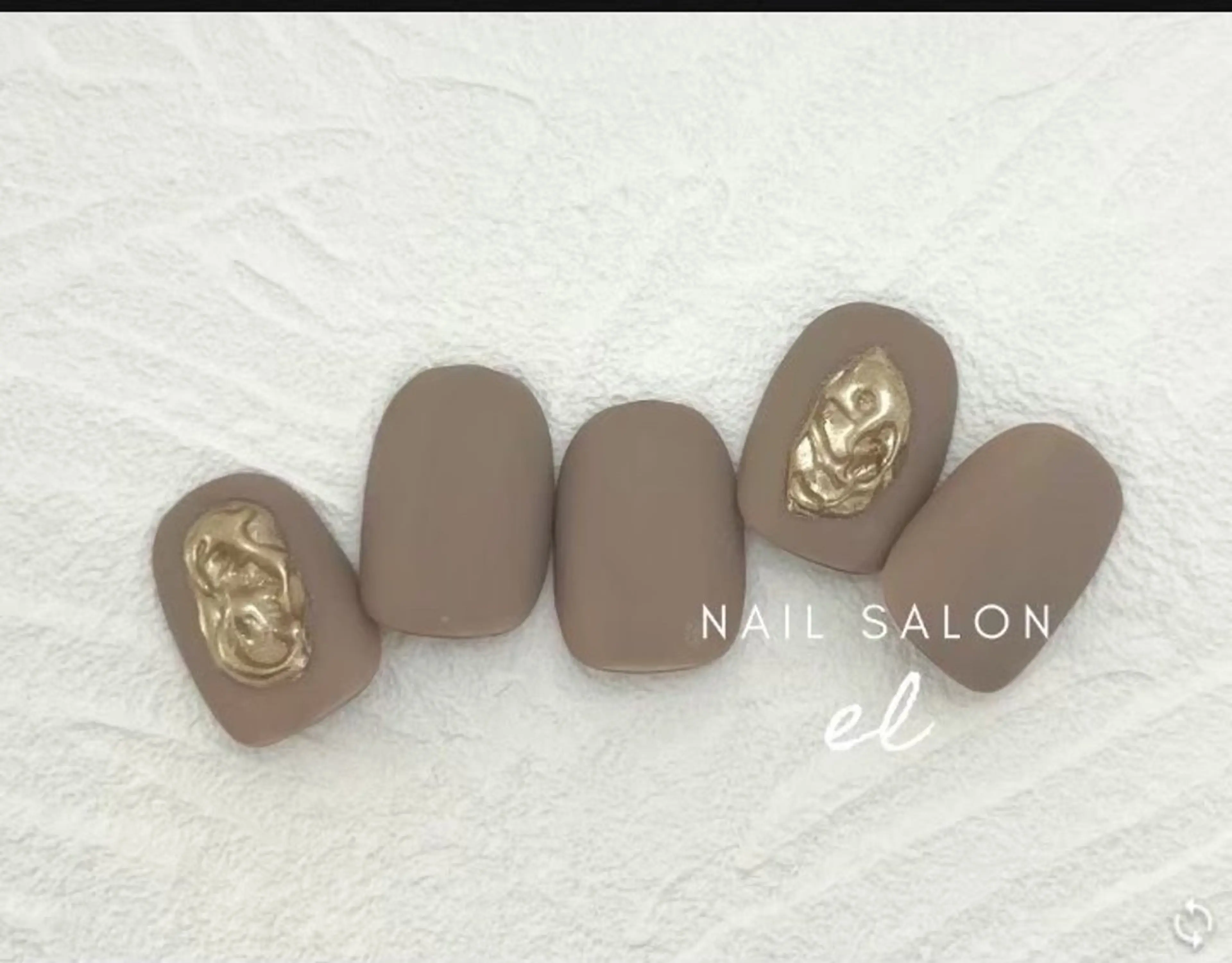 ネイル ミラーネイル ニュアンスネイル 羽原 晴華のネイルデザイン