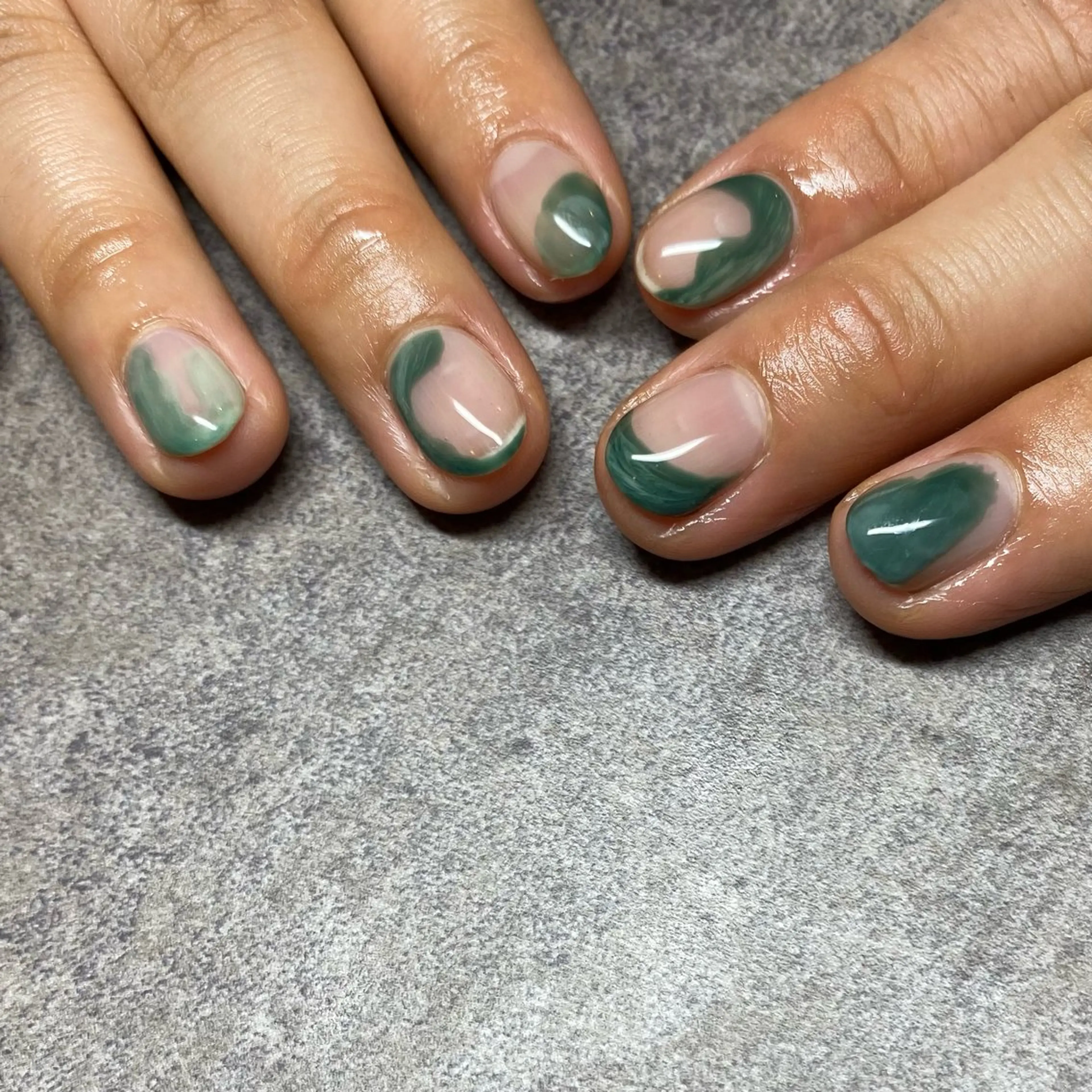 ネイル グリーン ニュアンスネイル ハンドネイル ハンドケア N dé chou chou所属・林 七海のその他イメージ