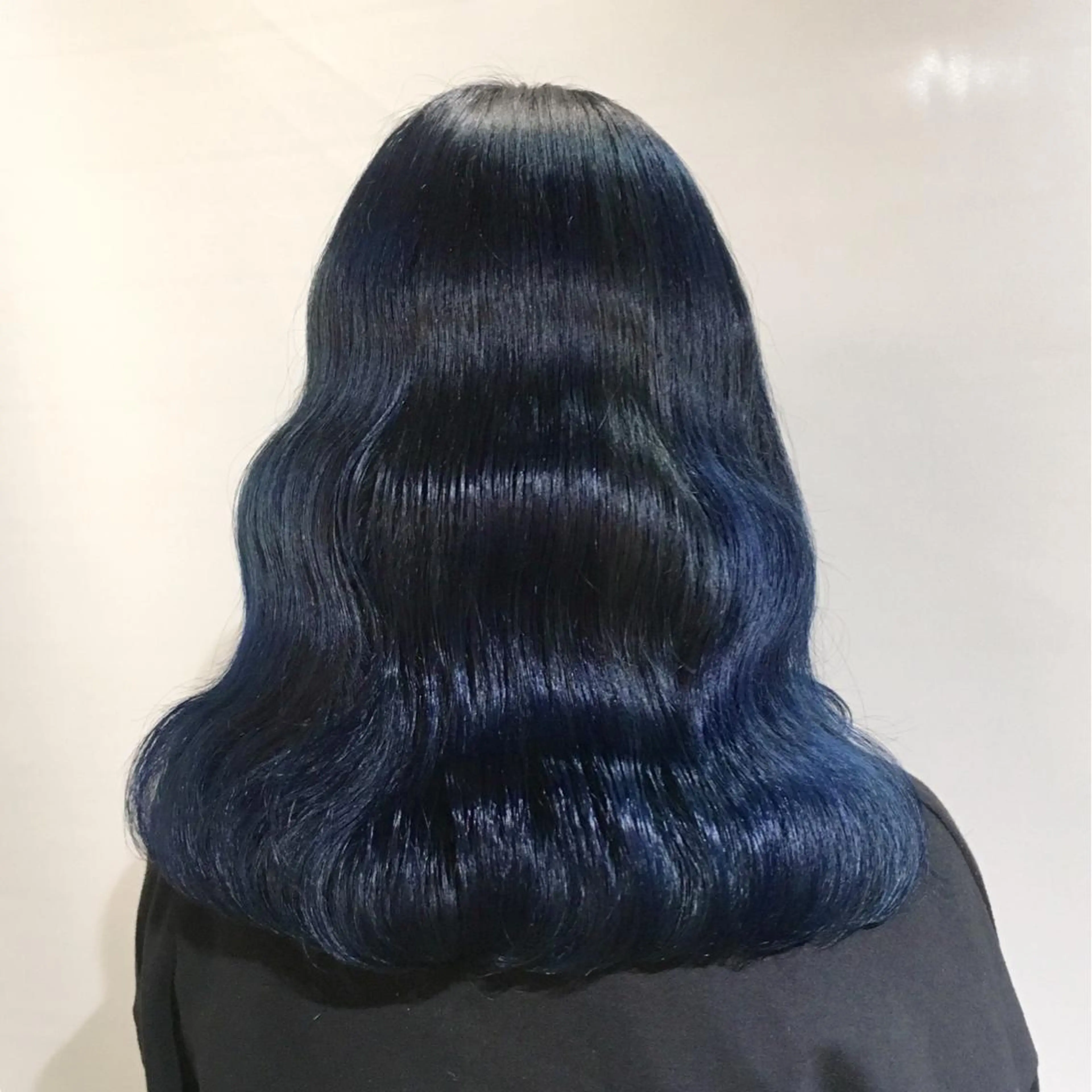 セミロング カラー ヘアアレンジ 黒髪 ブリーチ ブルーカラー ブルーブラック ネイビーカラー 柔らか垢抜けｶﾗｰと ｶｯﾄ🫧ASUKAのヘアスタイル