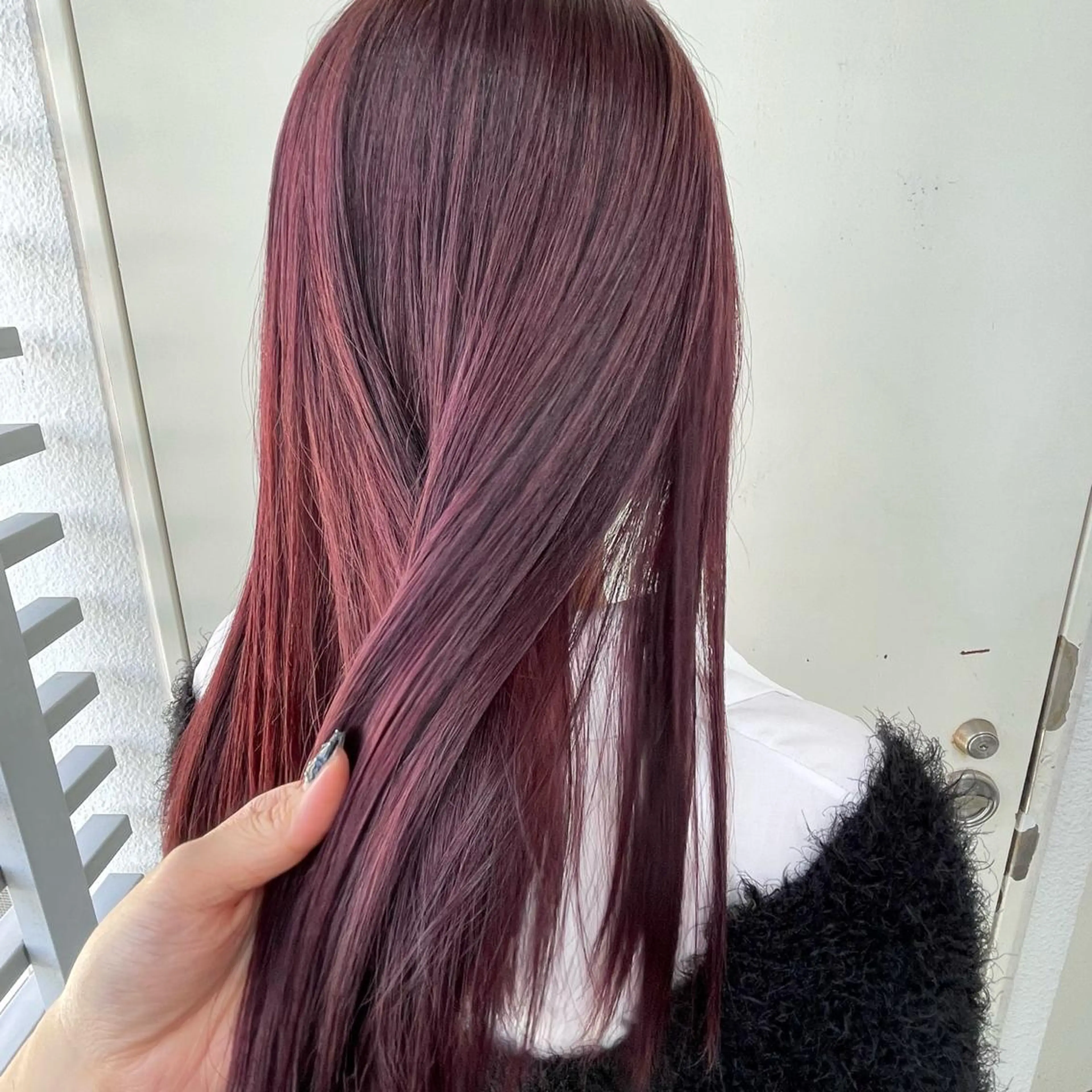 ロング カラー ヘアアレンジ ブリーチ カシス レッドカラー ヘアカラー トリートメント REONA🪽✨薬院 レイヤーカット🫧のヘアスタイル