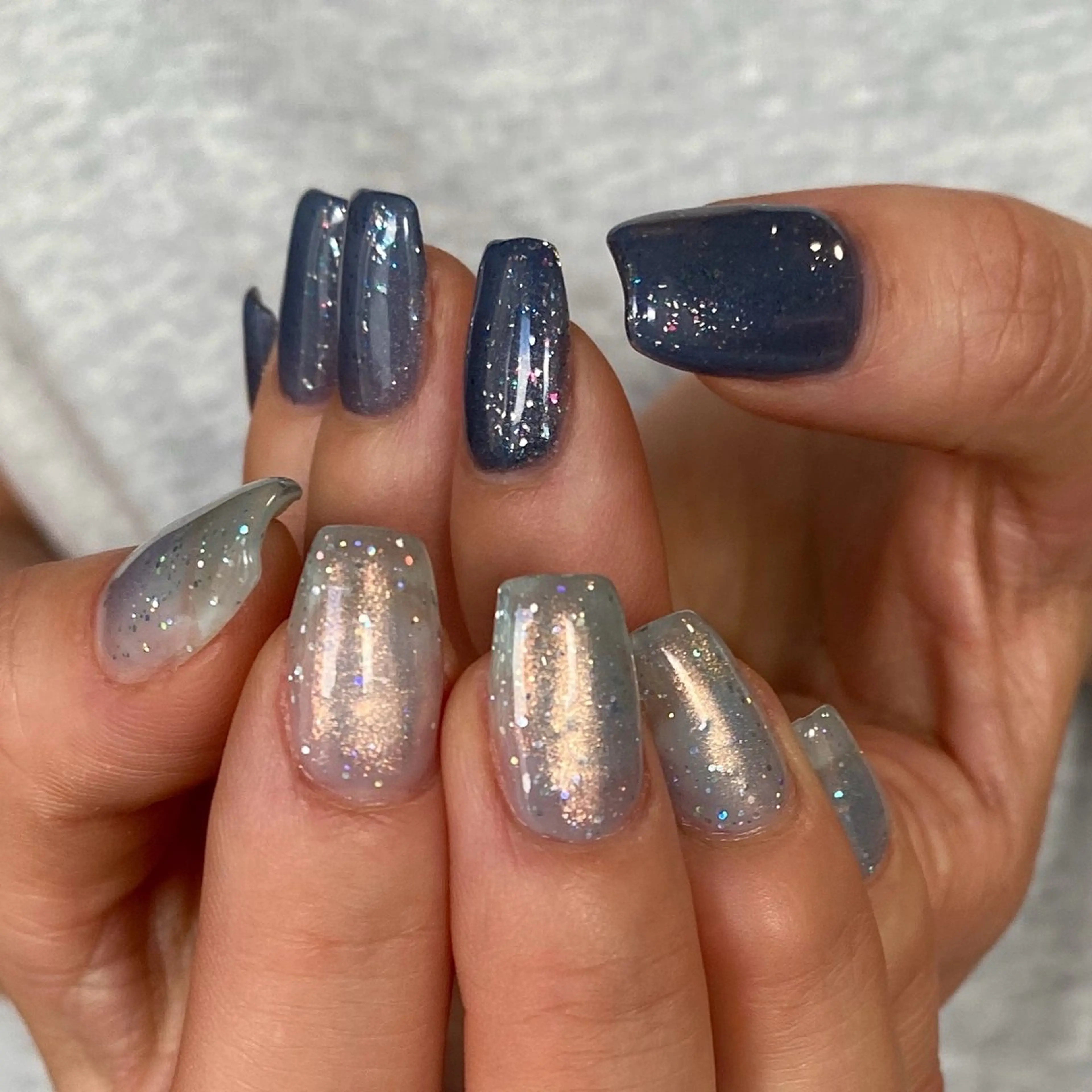 ネイル ブルー ラメ(グリッター) ミラーネイル シンプルネイル 夏ネイル ハンドネイル amuse ニュアンス/個性派のネイルデザイン