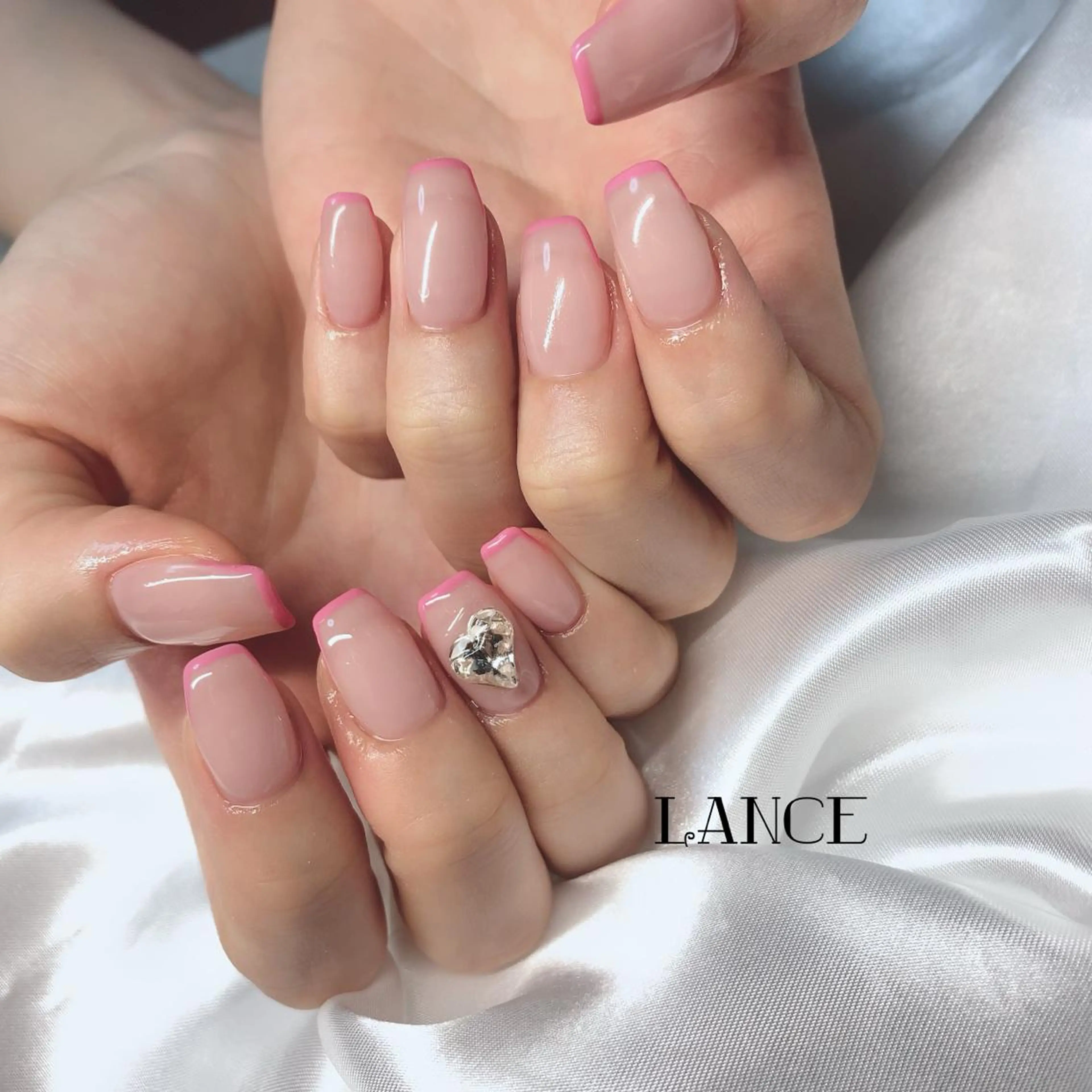 ミディアム ネイル オーロラネイル フレンチネイル グラデーション キラキラネイル シンプルネイル ハンドネイル Lance nailのネイルデザイン