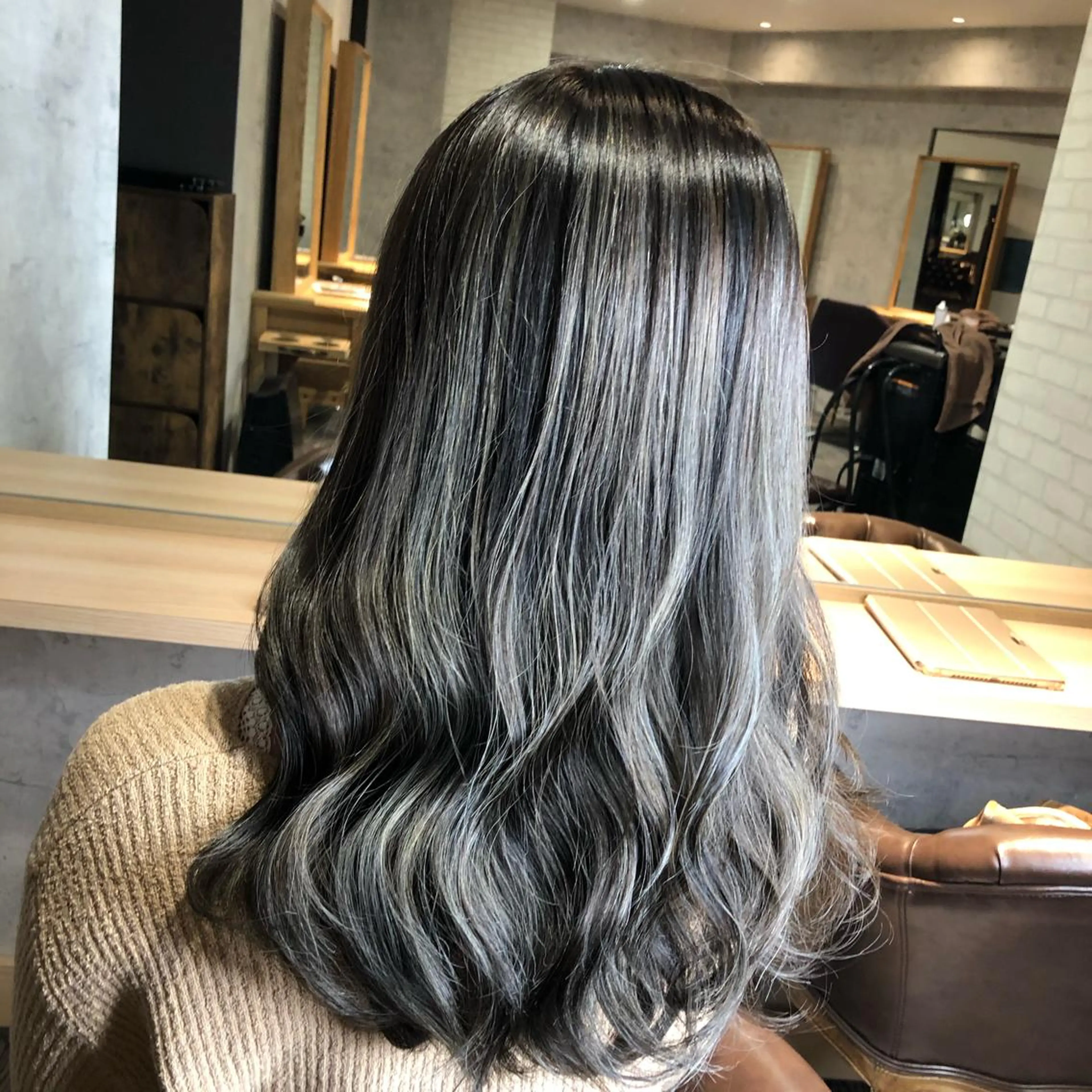 ロング ハイライト 🦄艶カラー×韓国 NANA💎🐬のヘアスタイル