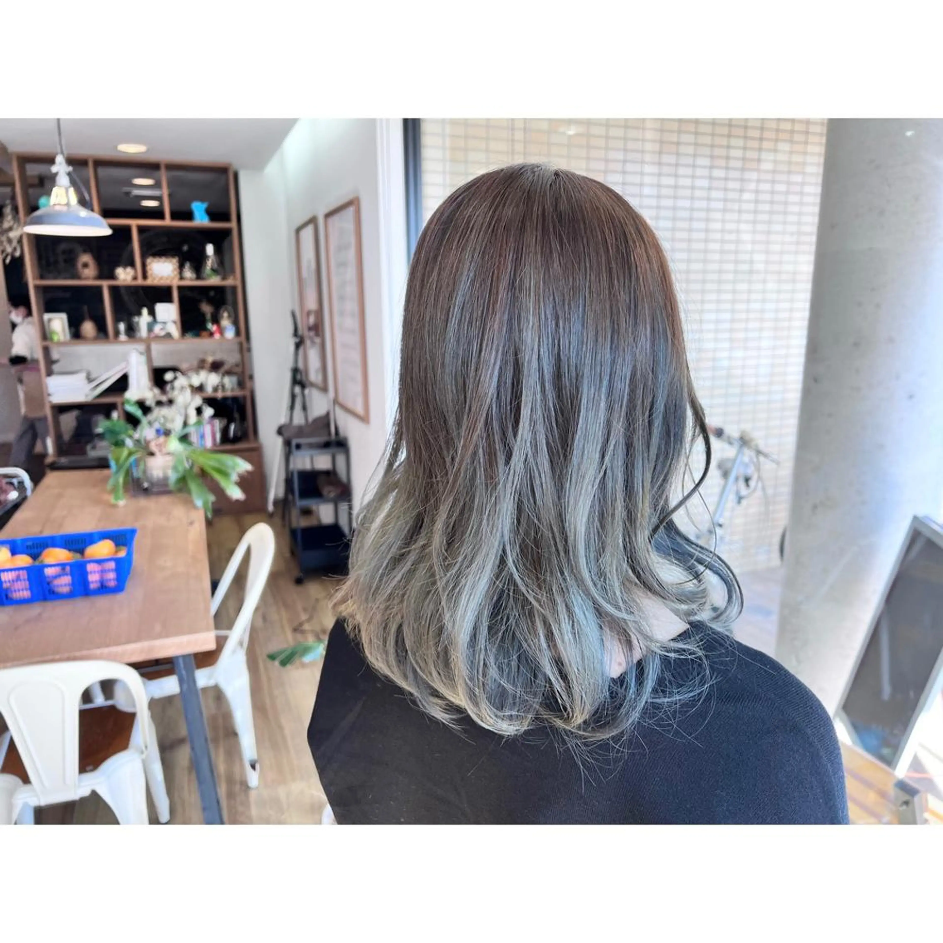 ロング カラー ブリーチ グレージュ オリーブグレージュ オリーブグレー ヘアカラー トリートメント ツキダテ ユイのヘアスタイル