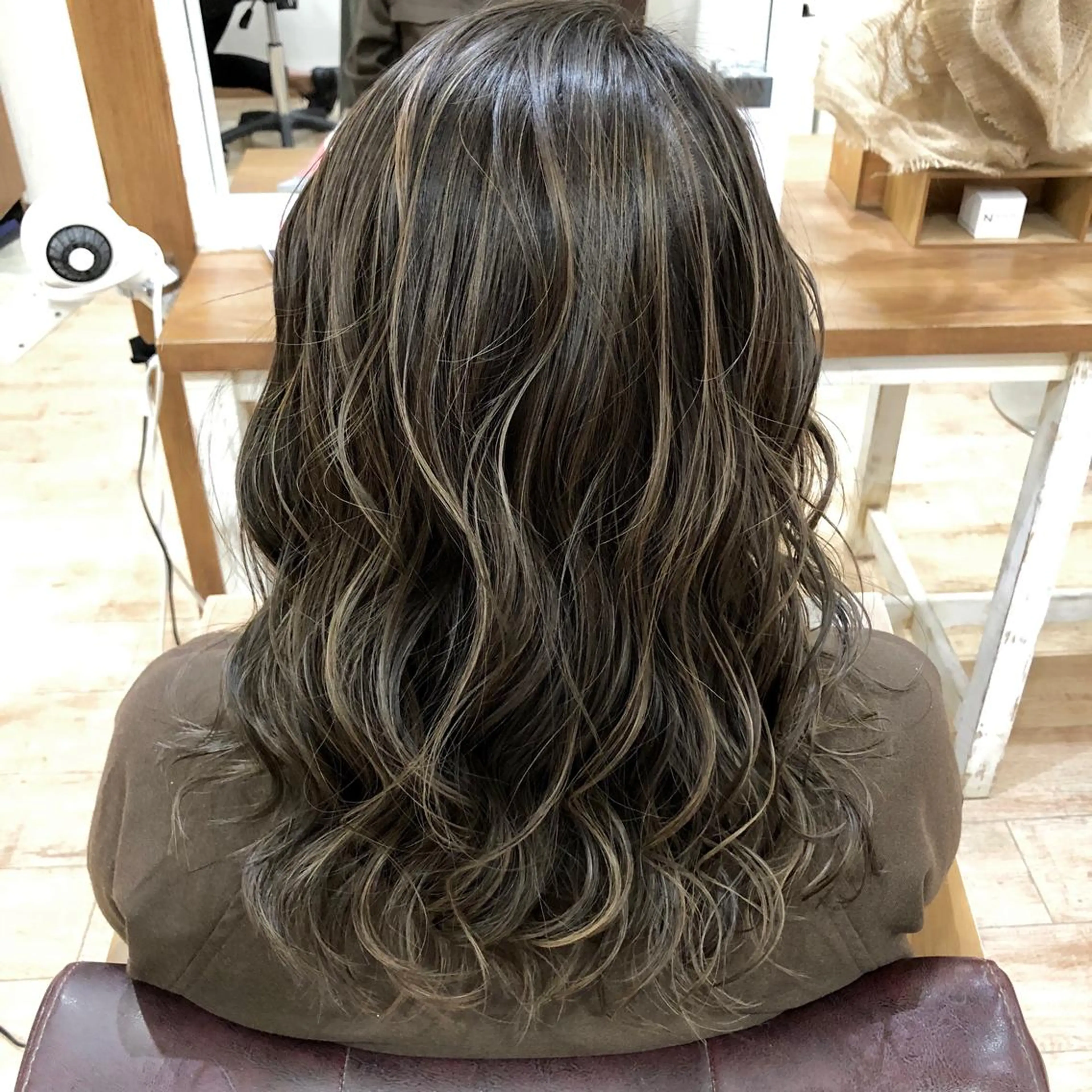 セミロング カラー ハイライトカラー ハイライト やじま ひろこのヘアスタイル