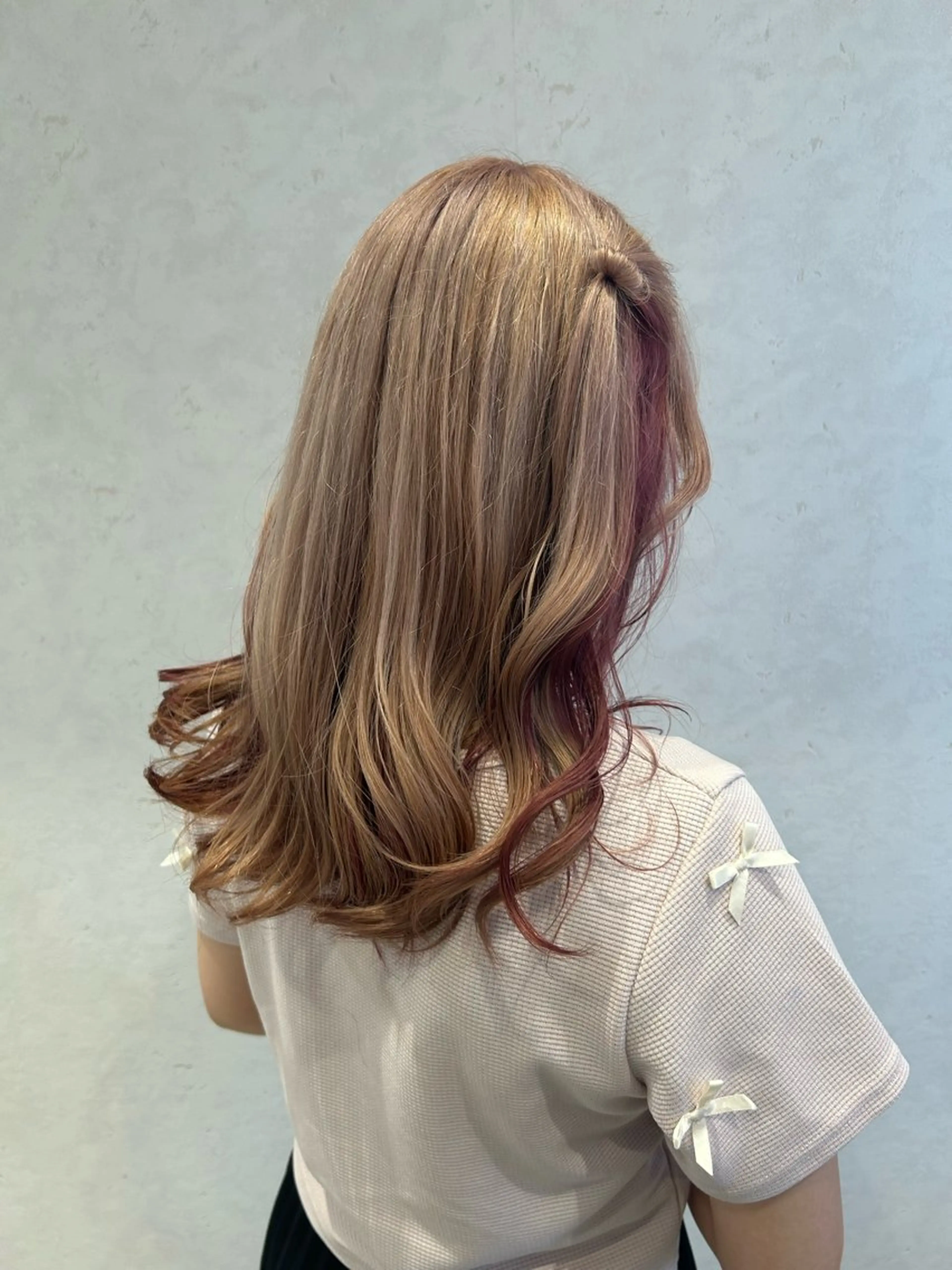 セミロング カラー インナーカラー ／レイヤー🦋ルイのヘアスタイル