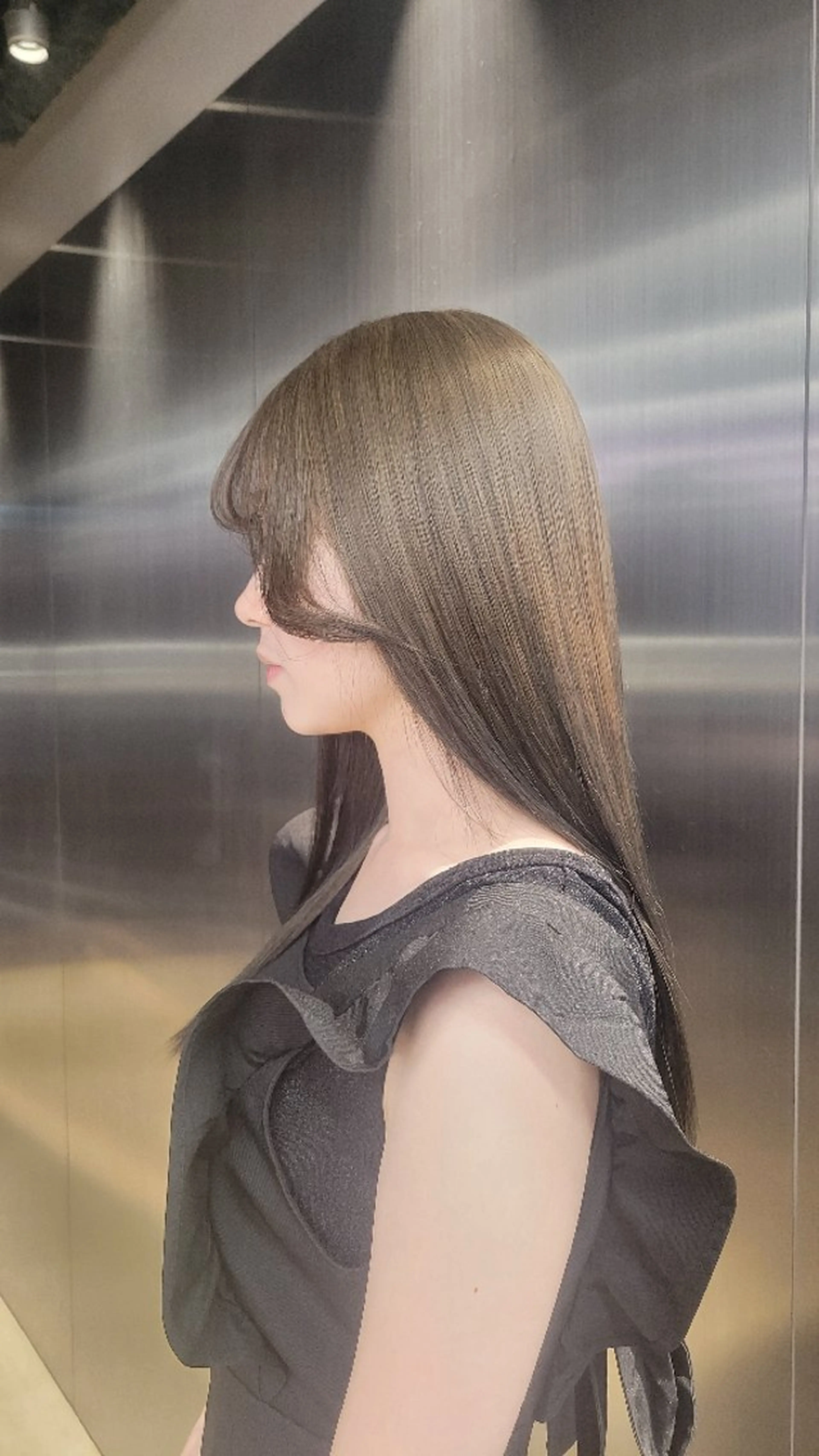 ロング カラー ブリーチ グレージュ オリーブグレージュ オリーブグレー PELE/栄/ ブリーチ/SOAのヘアスタイル