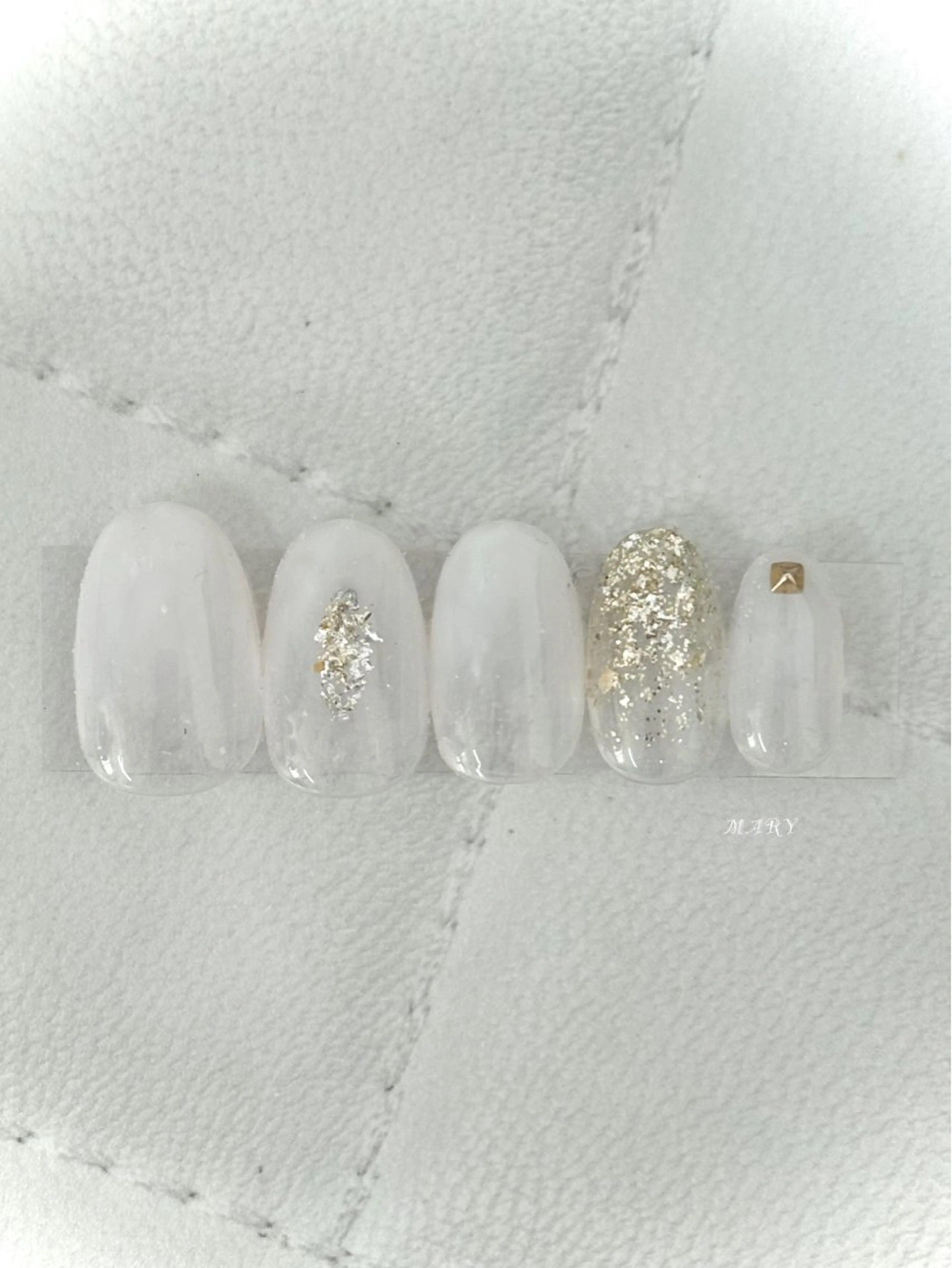ネイル グラデーション キラキラネイル ニュアンスネイル ホワイト ハンドネイル Mary nail .narumiのネイルデザイン
