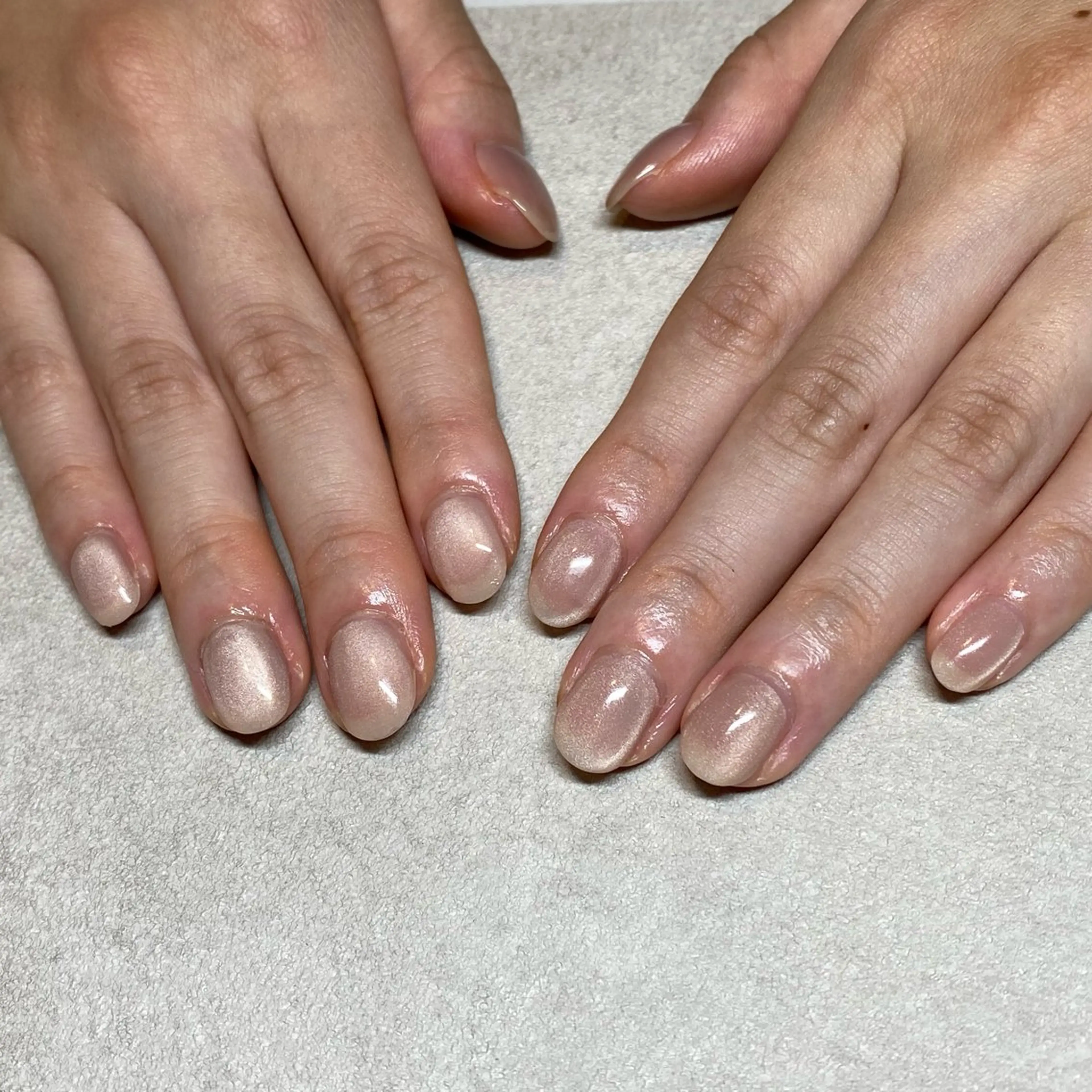 ネイル マグネットネイル ピンク ピンクベージュ ハンドネイル ハンドケア nail salon swaddle 🪽のネイルデザイン