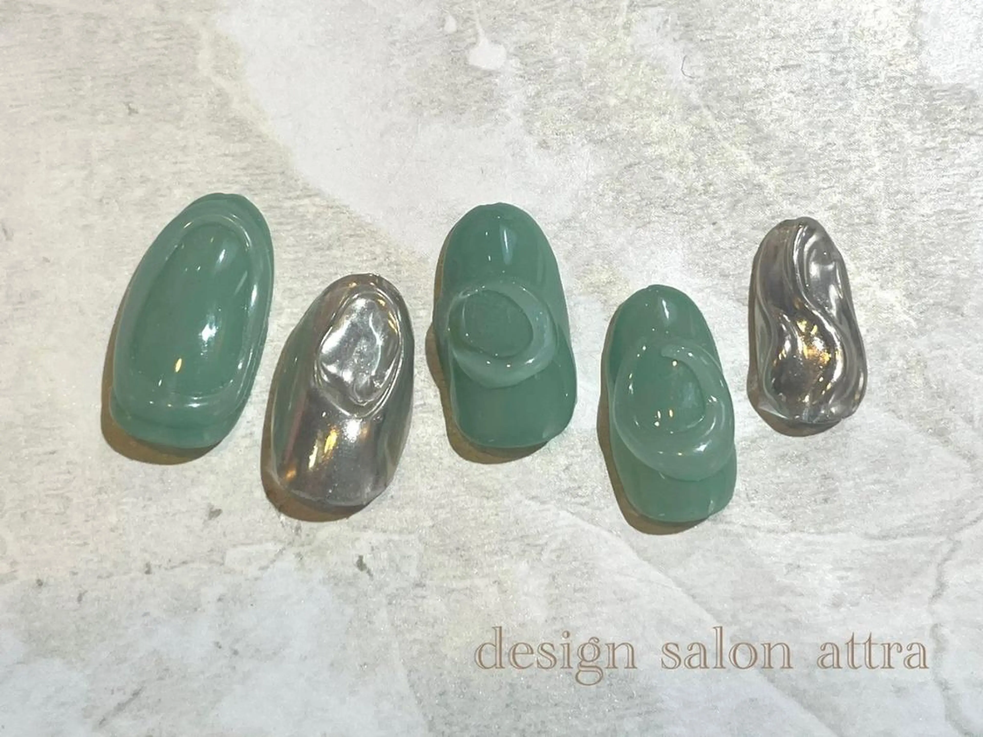 ネイル 根津 綾子のネイルデザイン