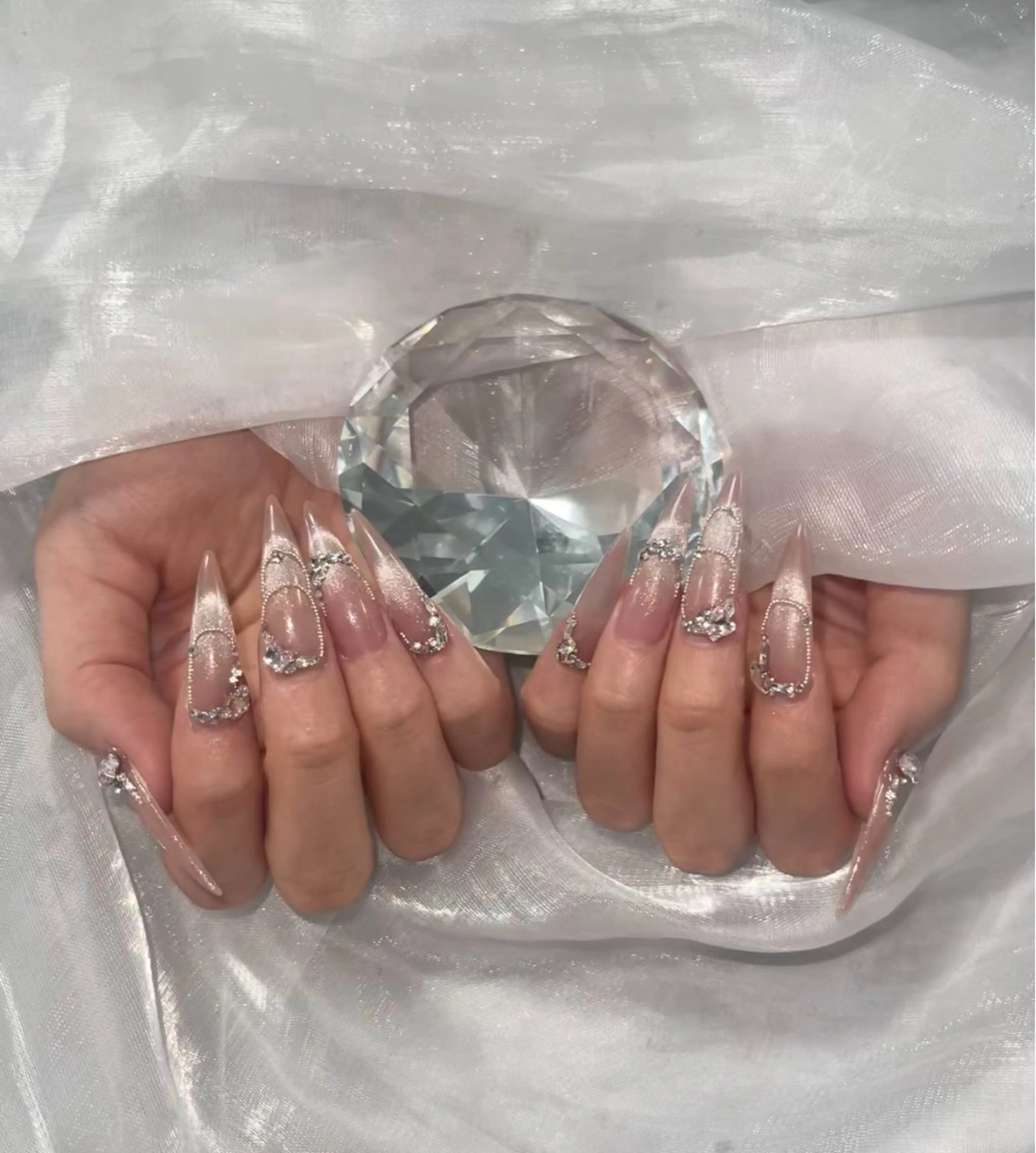 ネイル オーロラネイル クリアネイル フラッシュネイル ジェルネイル グラデーション ハンドネイル Amee Nail Salonのネイルデザイン